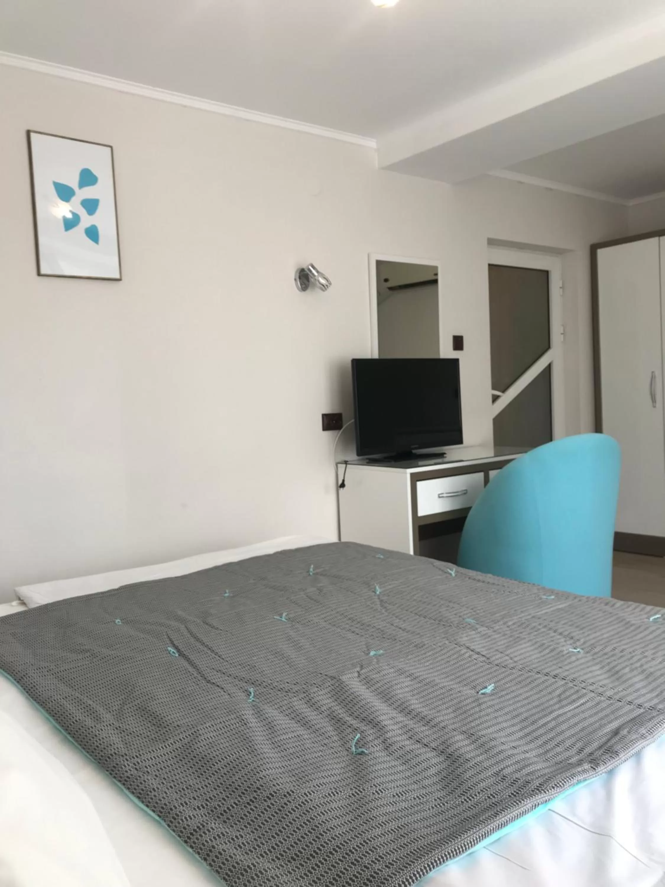 TV and multimedia, Bed in White Rose Family Guest House