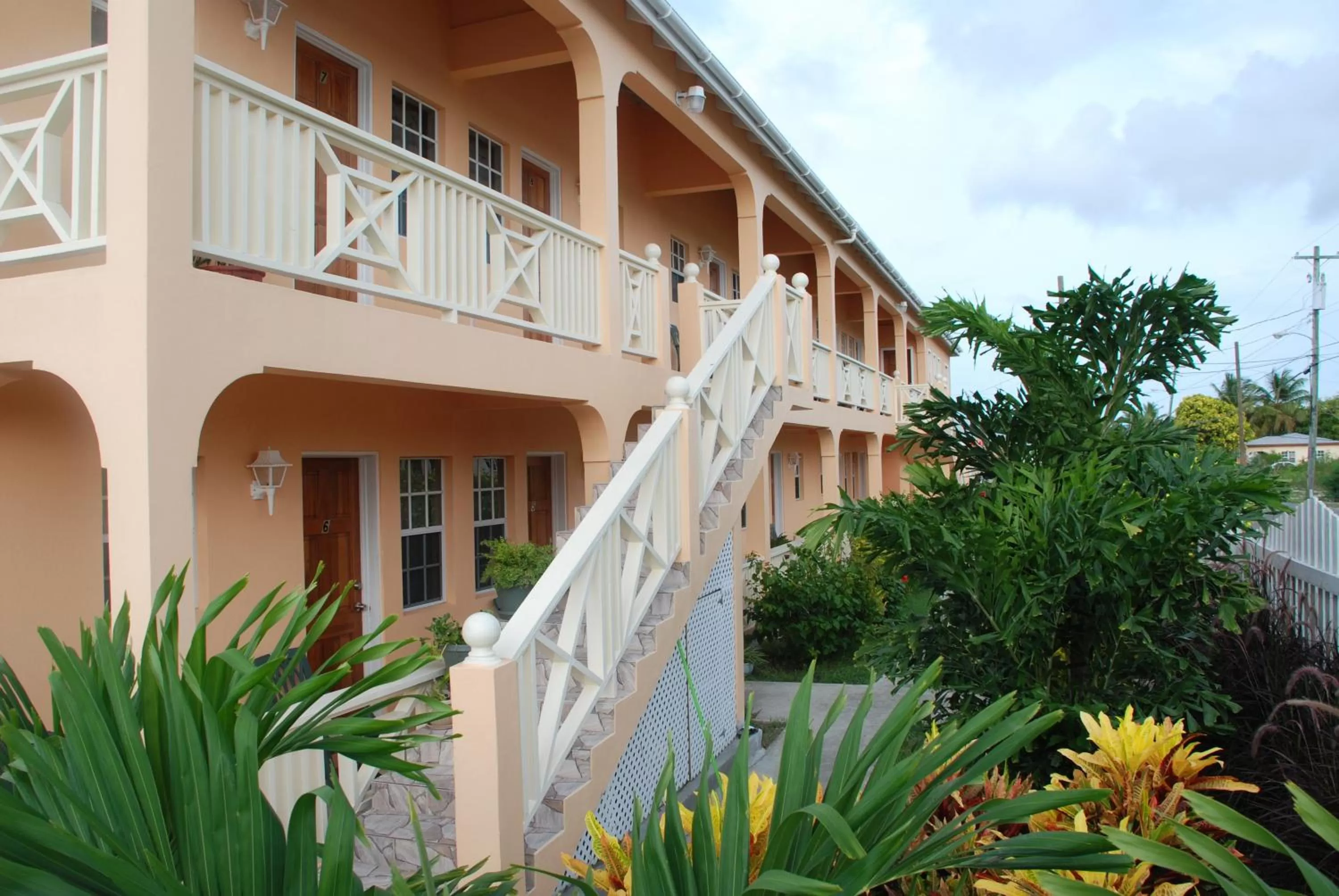 Garden in Connie's Comfort Suites