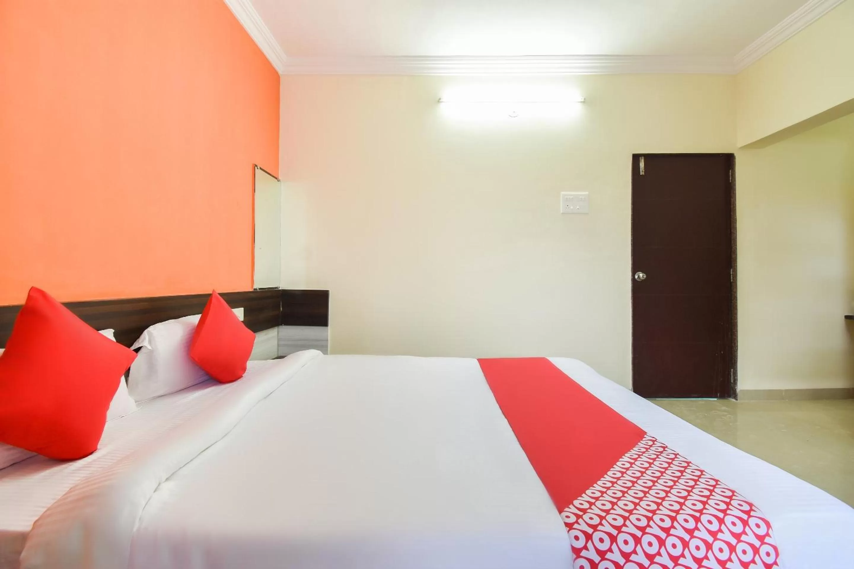Bedroom, Bed in OYO Flagship 43302 Hotel Sargam