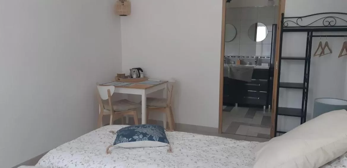 Photo of the whole room in Maison d'Hôtes & Spa La Chêneraie-Provence Ventoux