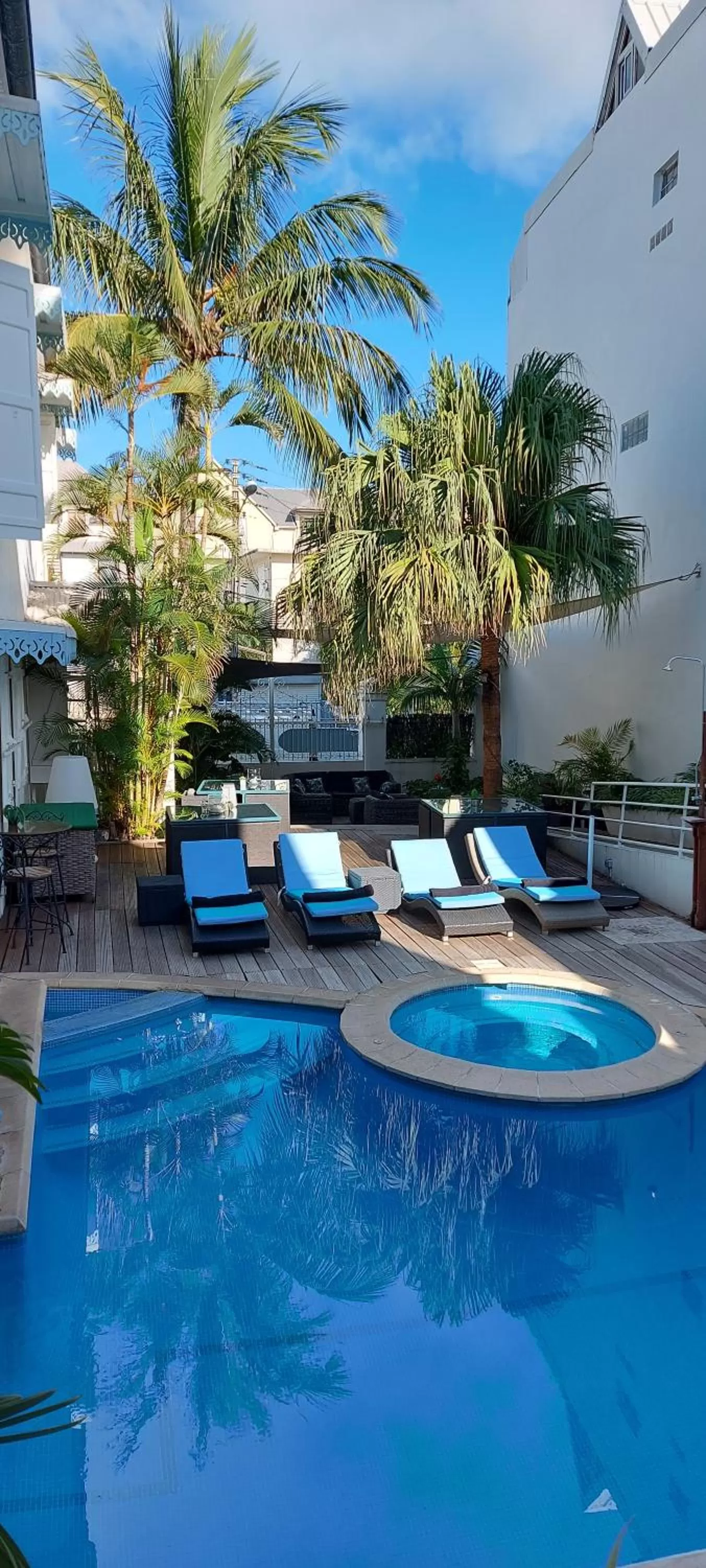 Swimming pool in Le Juliette Dodu- Le charme d'un monument historique