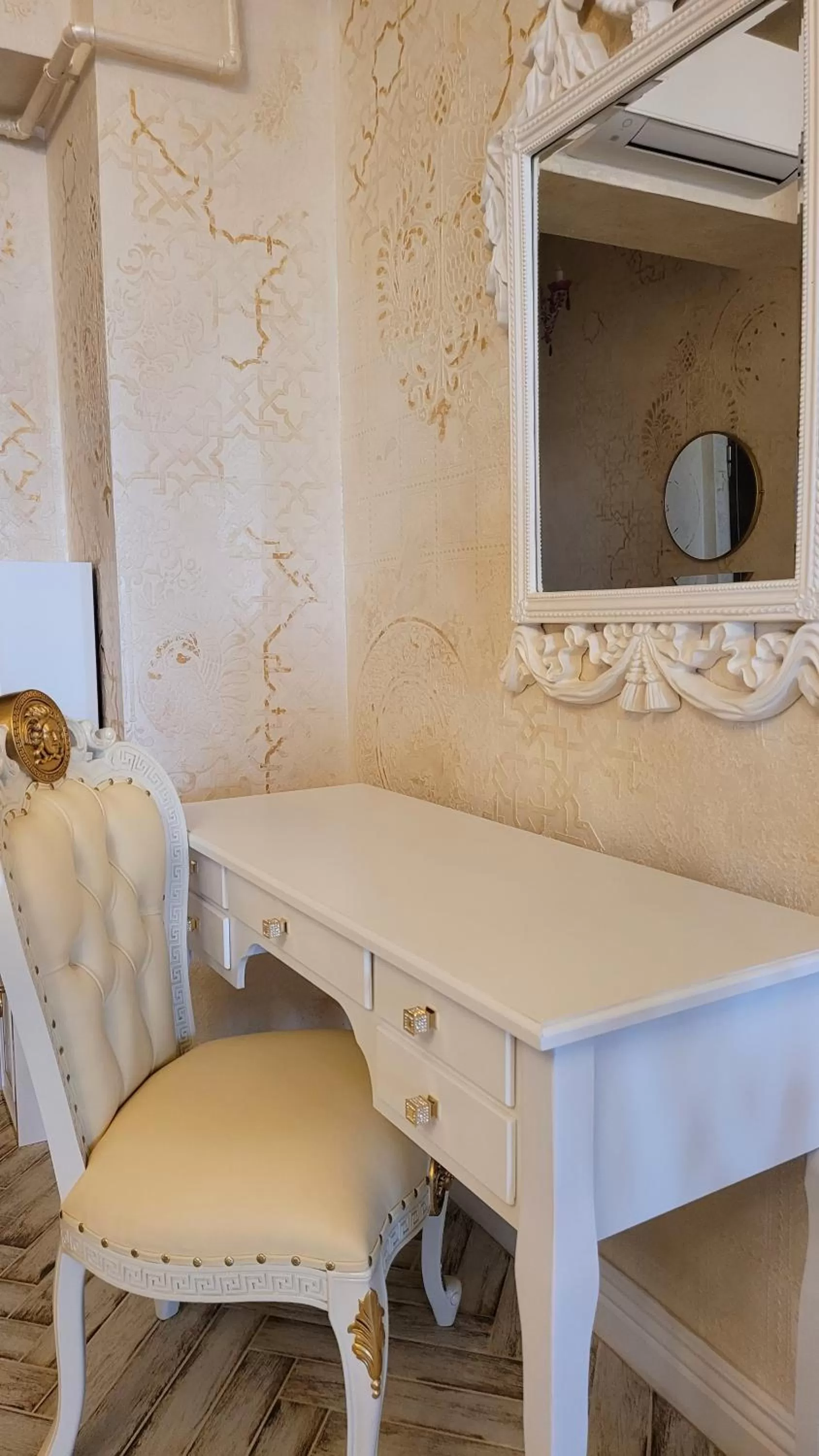 Seating area, Bathroom in Terrace Suites Iasi