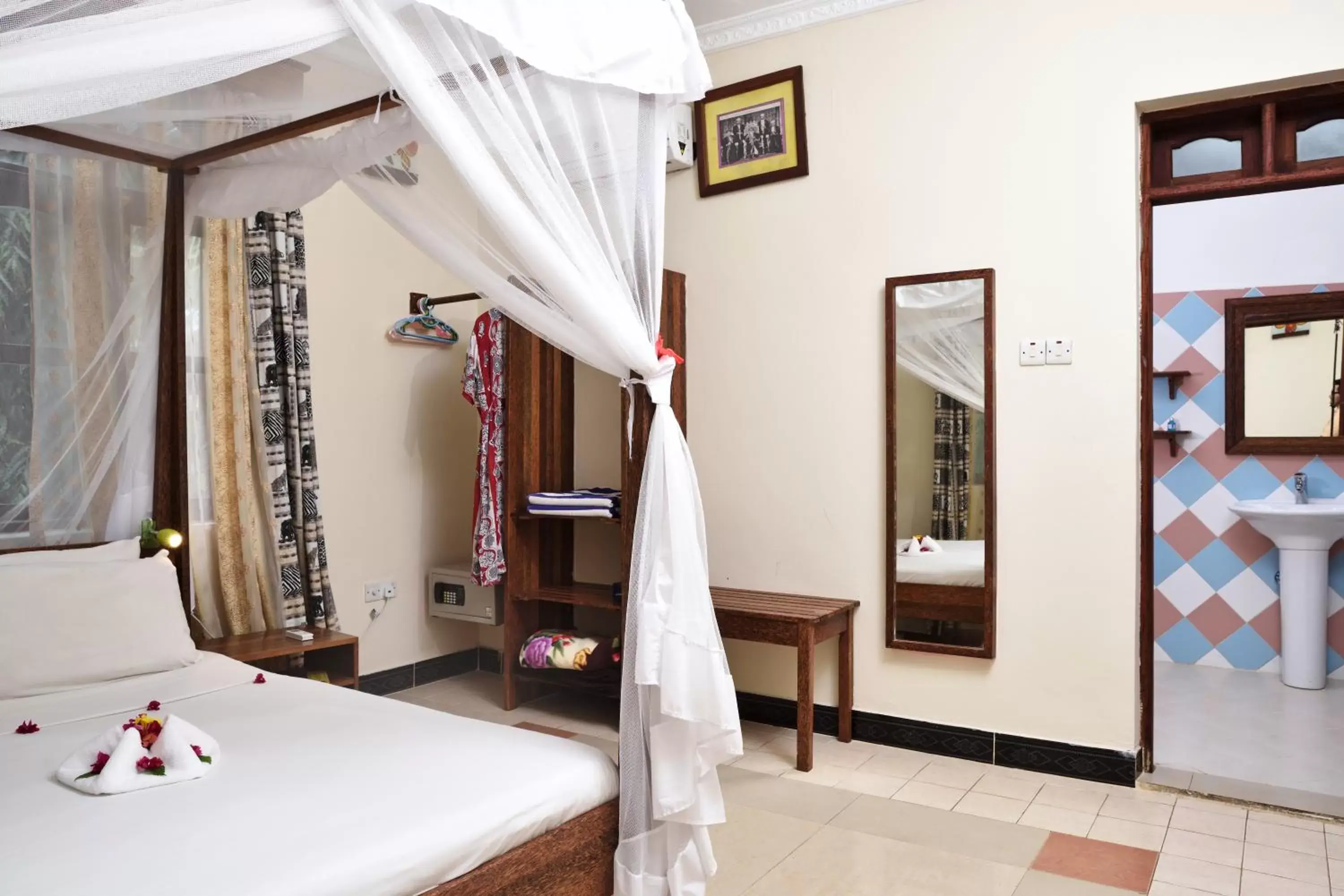 Budget Double in Sharing Apartment in Mnarani Beach Cottages Budget Double in Sharing Apartment in Mnarani Beach Cottages