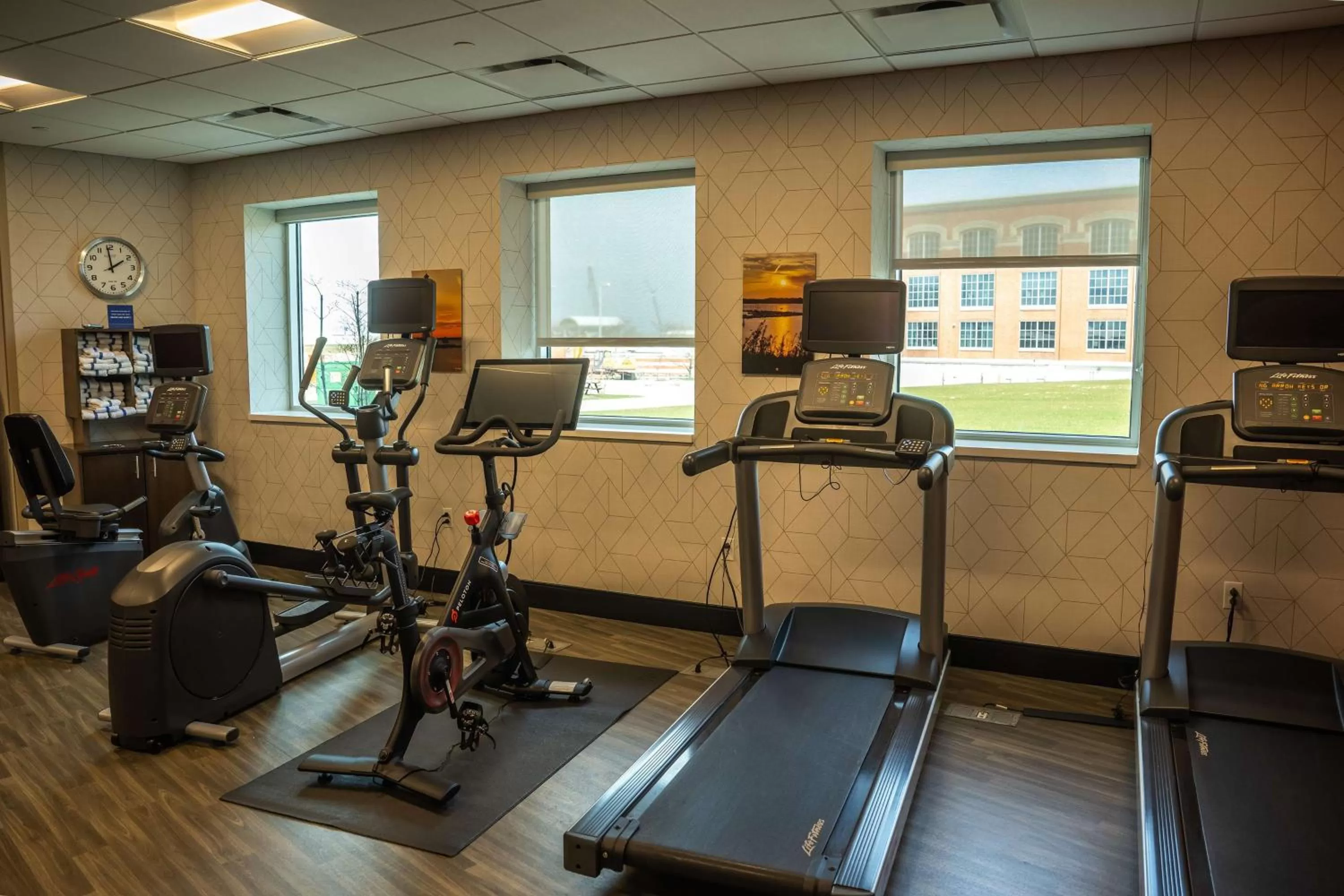 Fitness centre/facilities in Hampton Inn & Suites Erie Bayfront