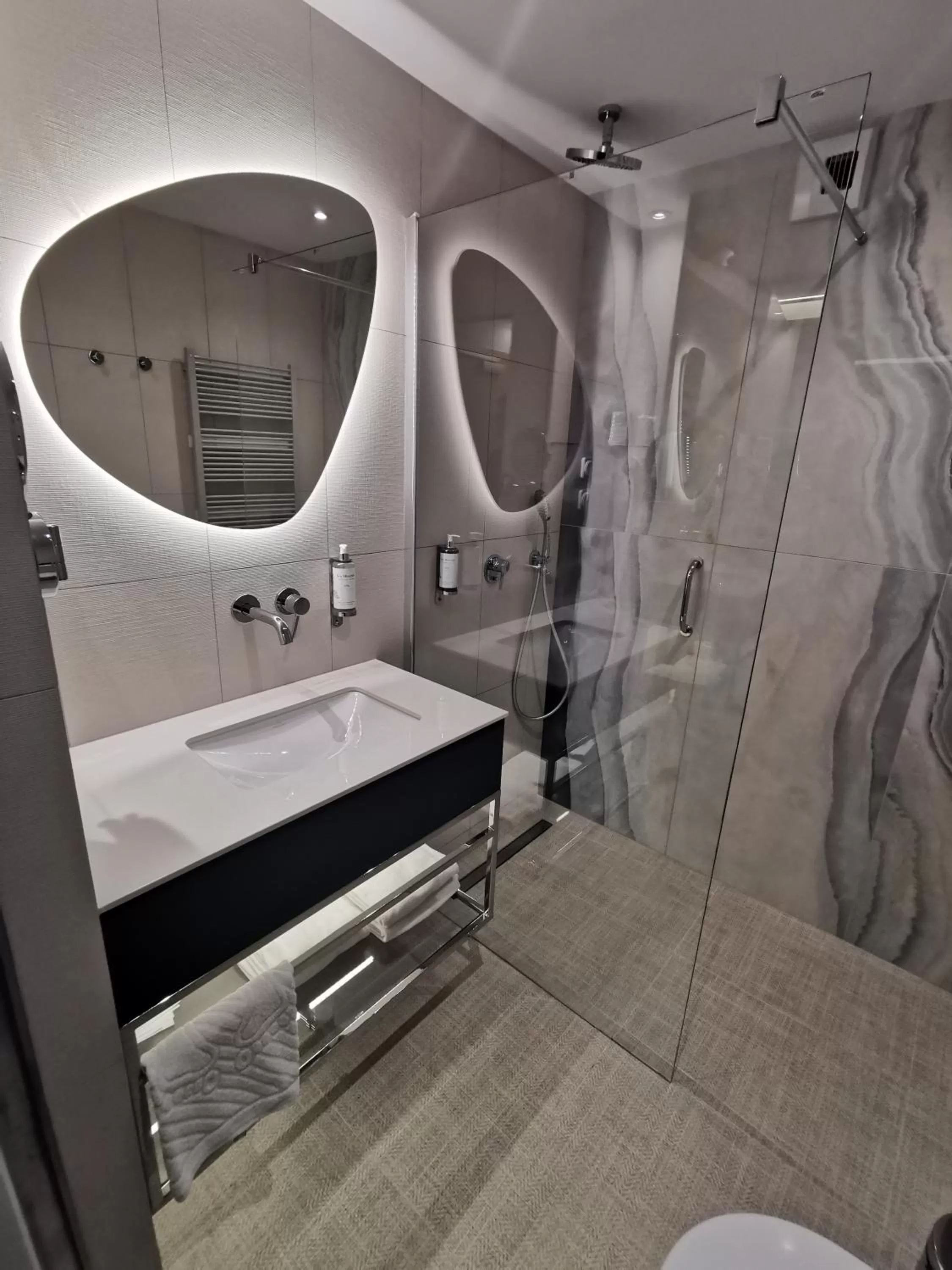 Bathroom in Hotel Zhong Hua