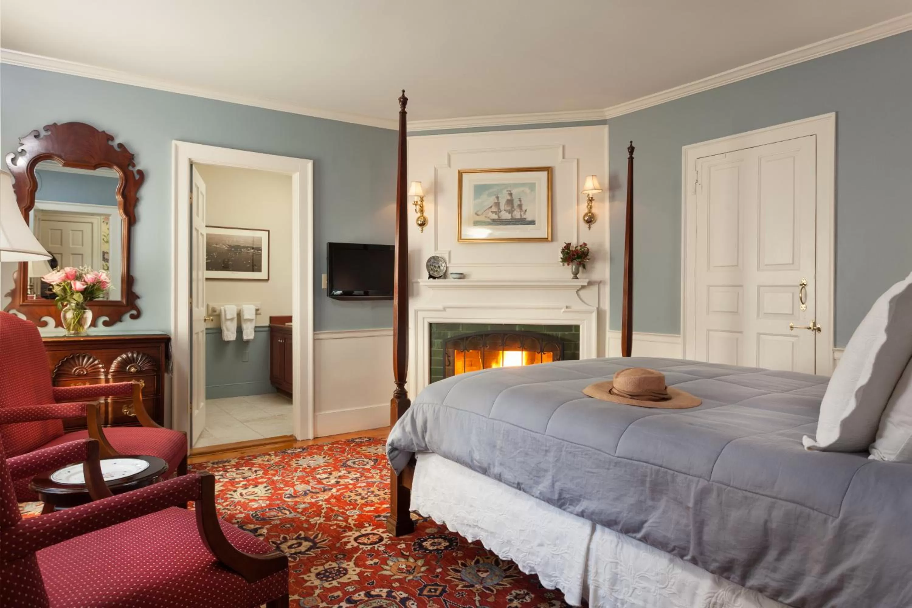 Photo of the whole room, Bed in Harbor Light Inn