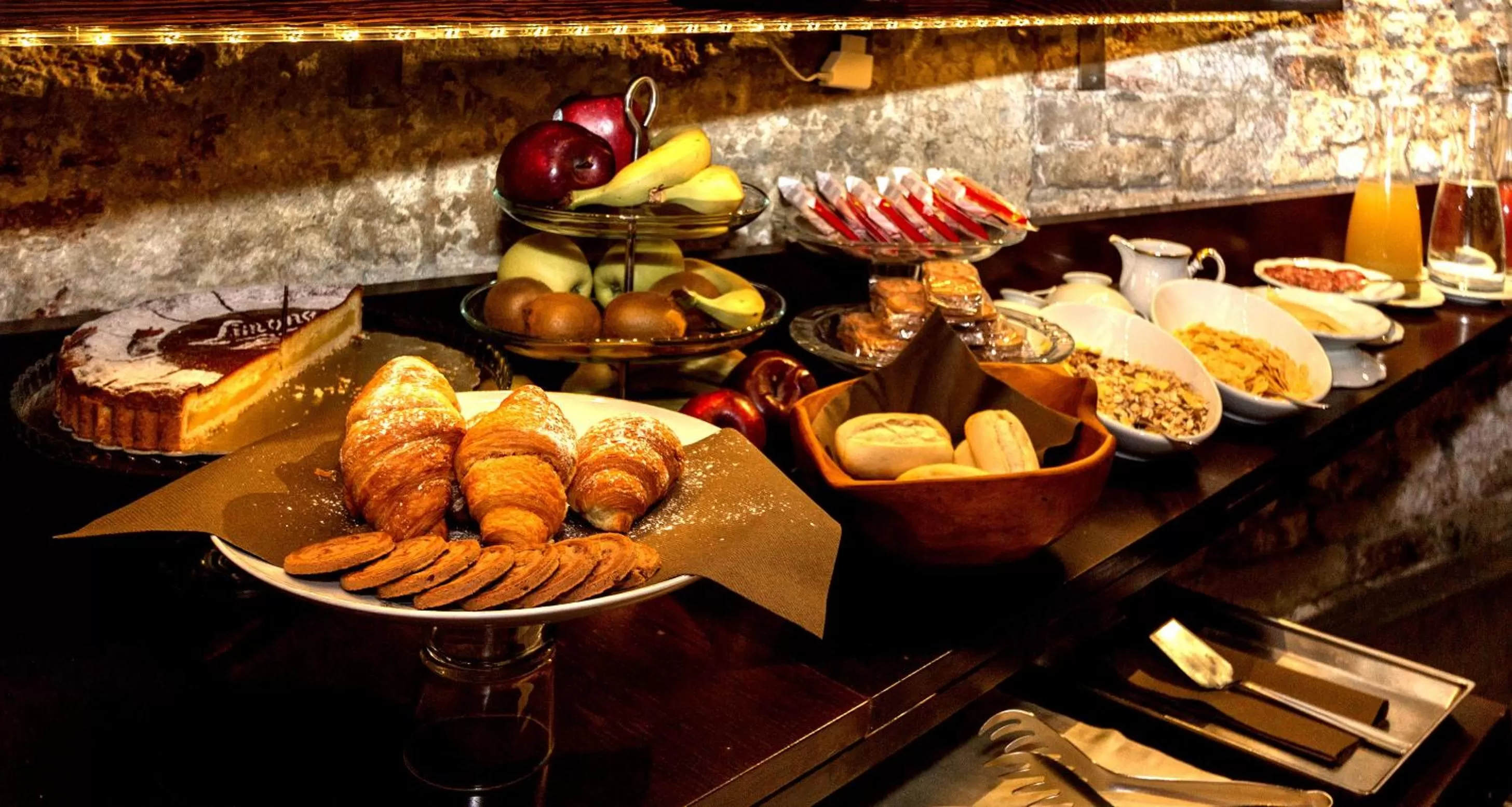 Buffet breakfast in Avogaria 5 Rooms