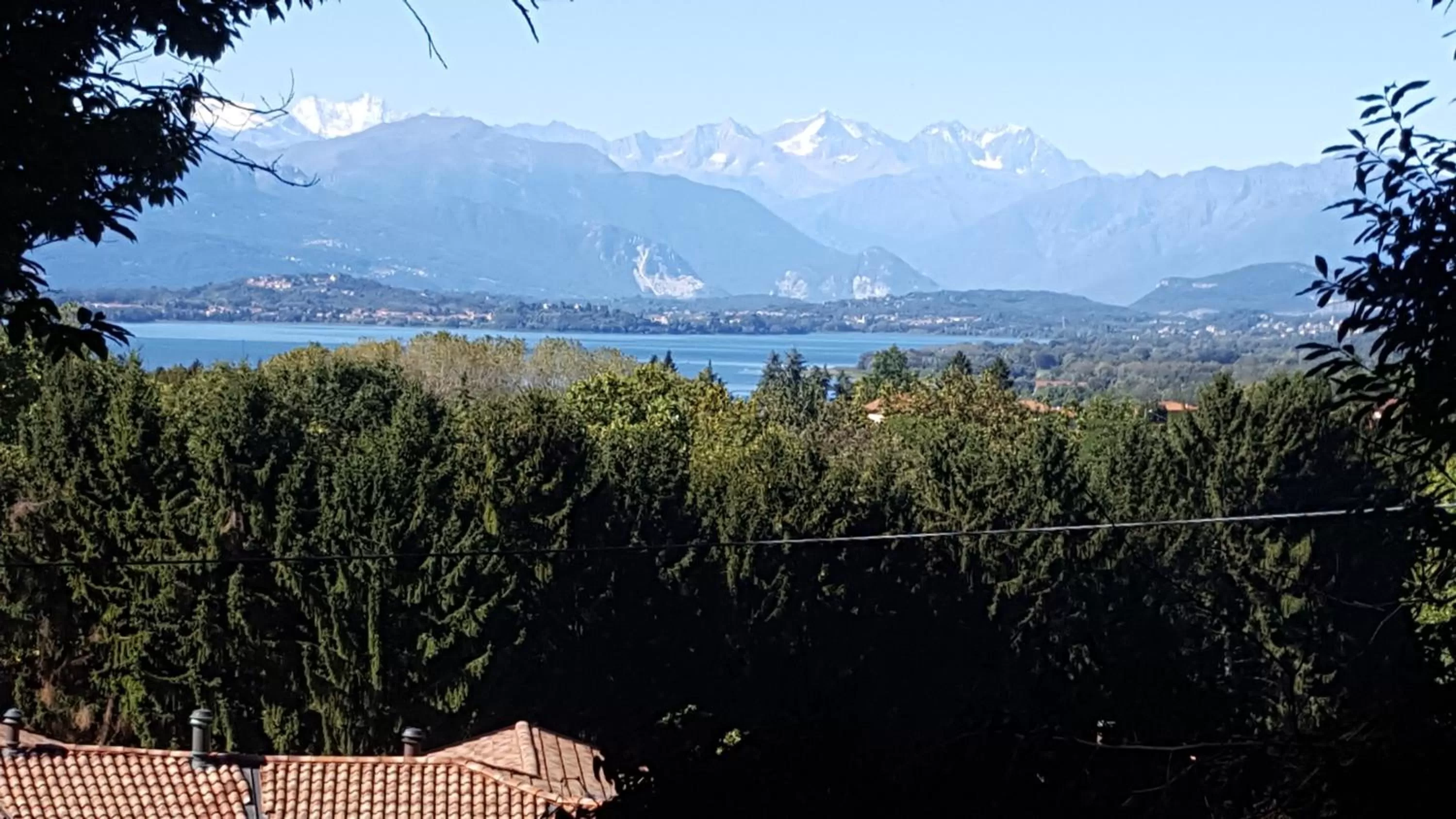 Lake view, Mountain View in "La Selvetta" bed and breakfast