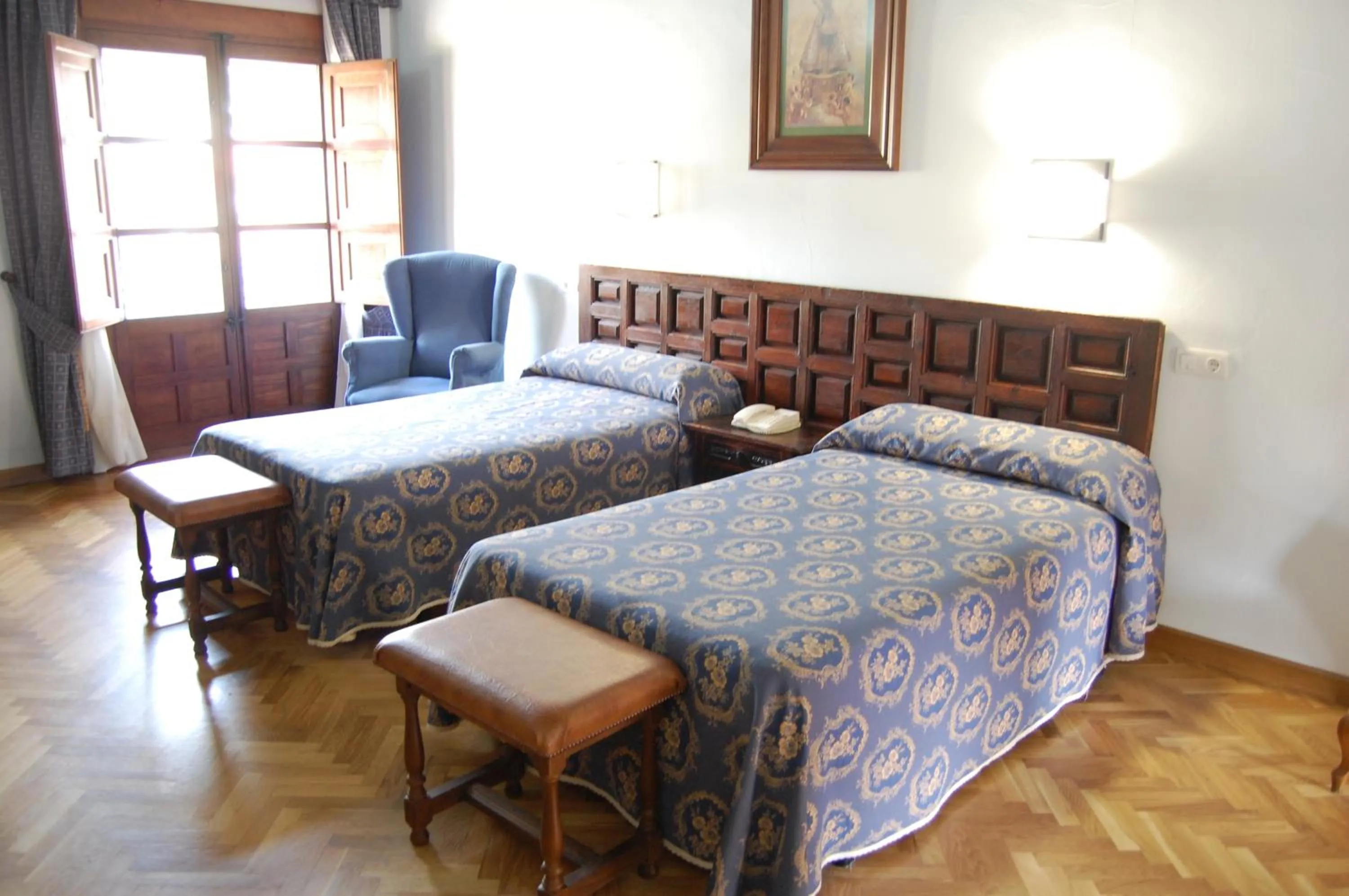 Photo of the whole room in Hospederia del Real Monasterio