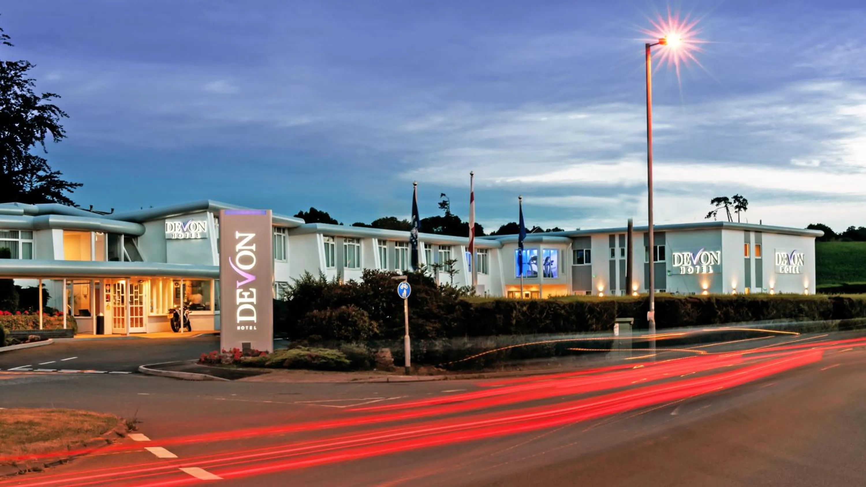 Facade/entrance in The Devon Hotel