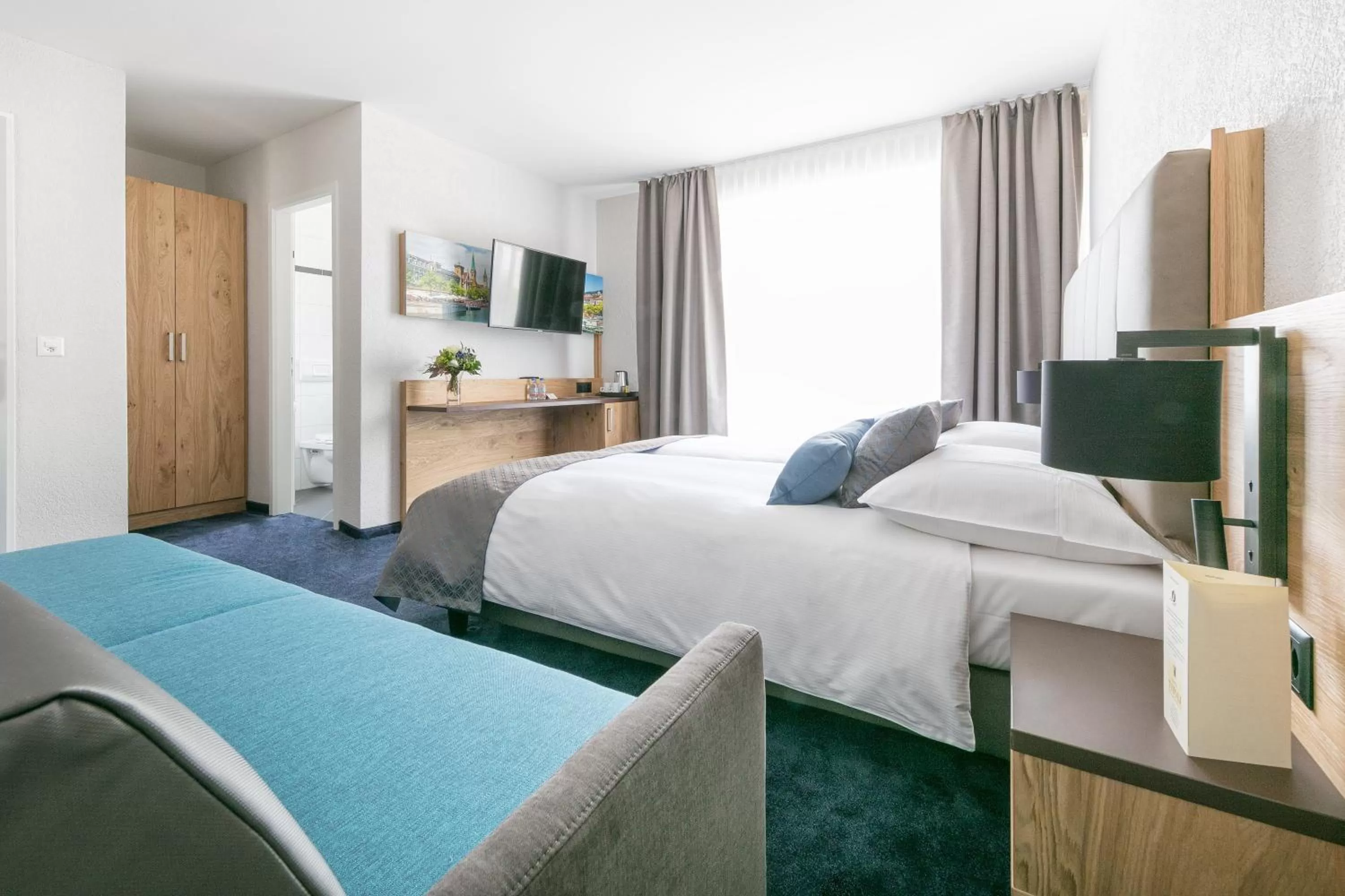 Photo of the whole room, Bed in Hotel Tivoli