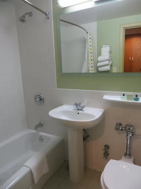 Shower in Carleton of Oak Park