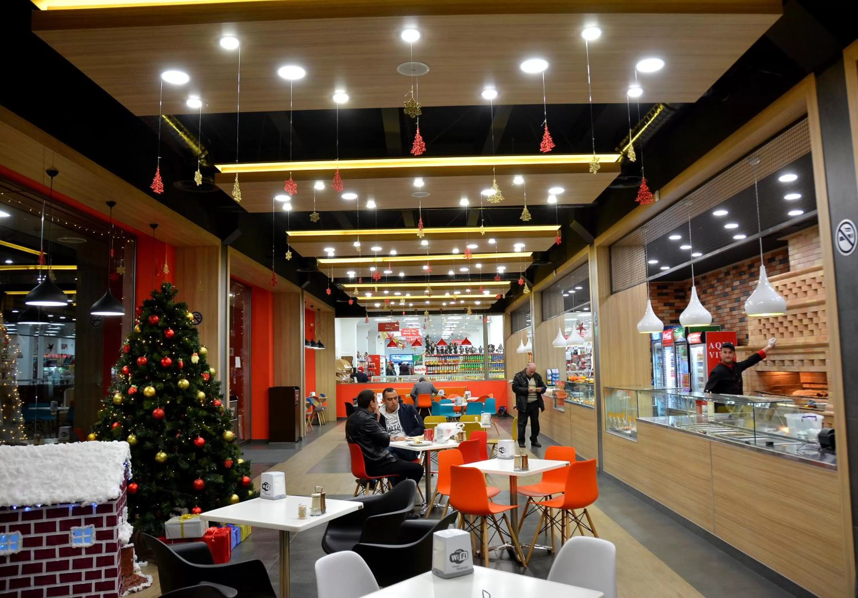 Restaurant/Places to Eat in Hotel Lider Complex