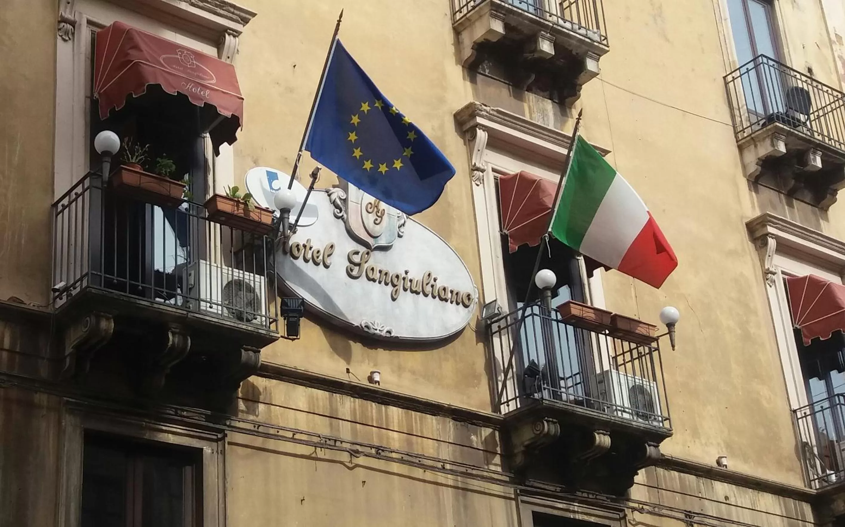 Facade/entrance in Hotel Sangiuliano 132 centro storico Catania