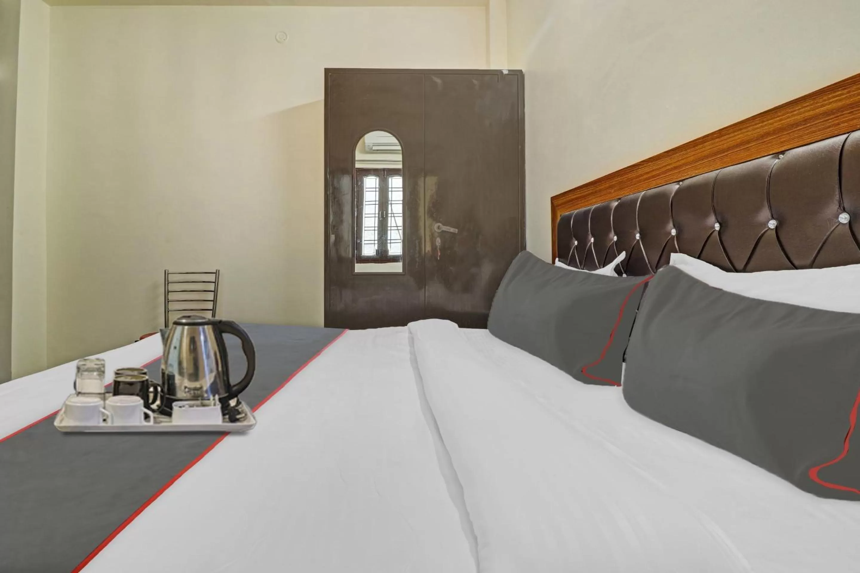 Bedroom, Bed in OYO Flagship Hotel Chandra palace