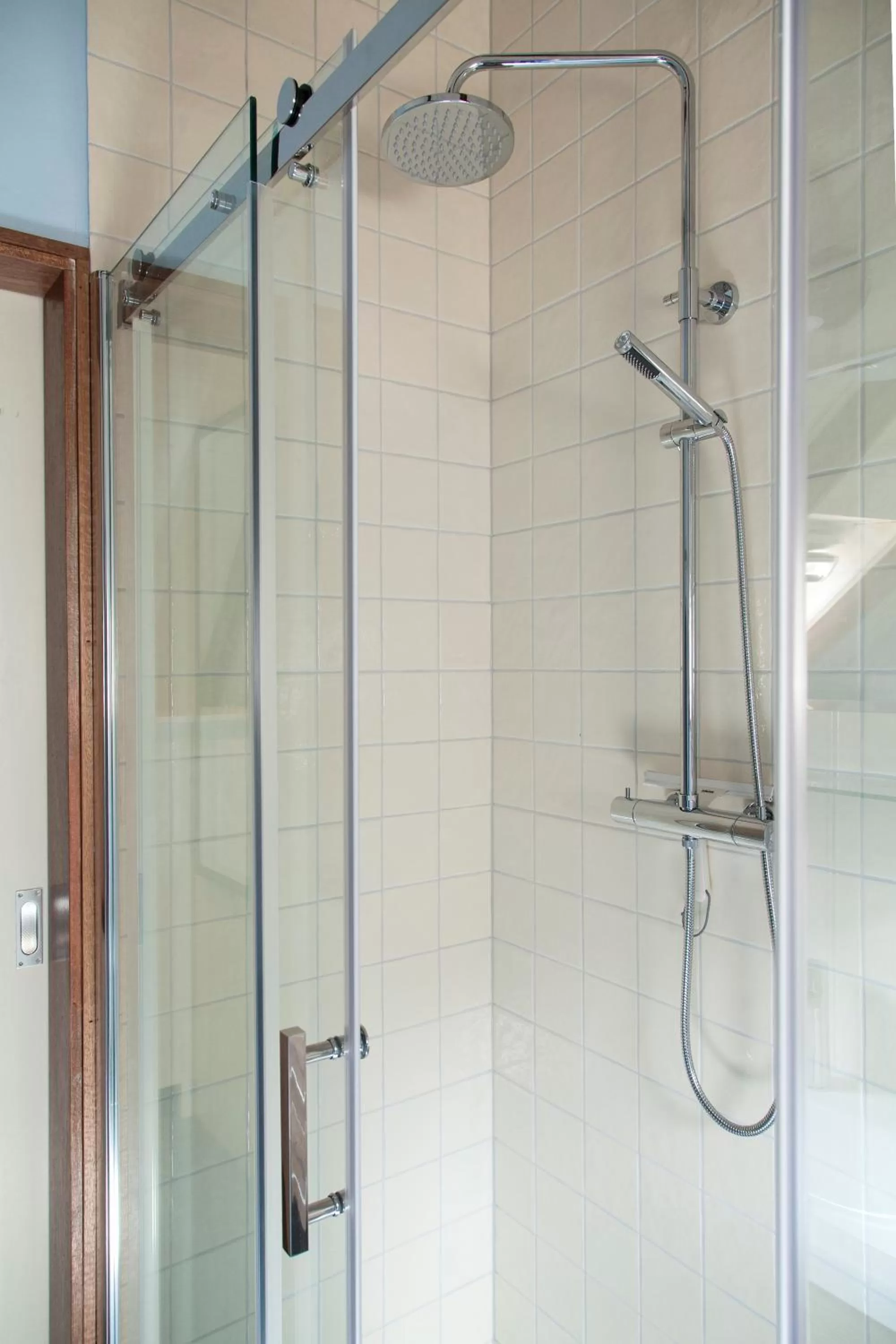 Shower, Bathroom in De Wiede Blik