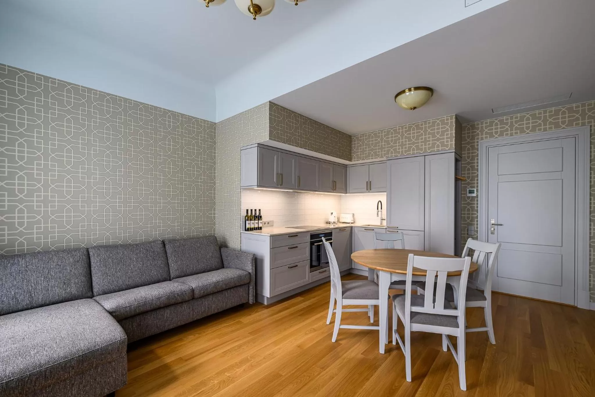 Kitchen or kitchenette, Dining Area in Roze Kūrmājas Residence