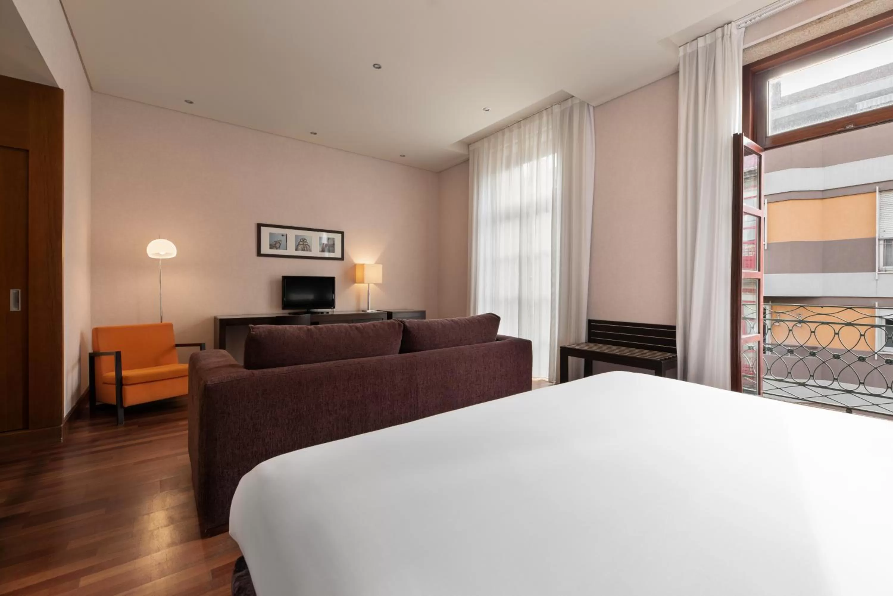 Property building, Bed in Eurostars das Artes