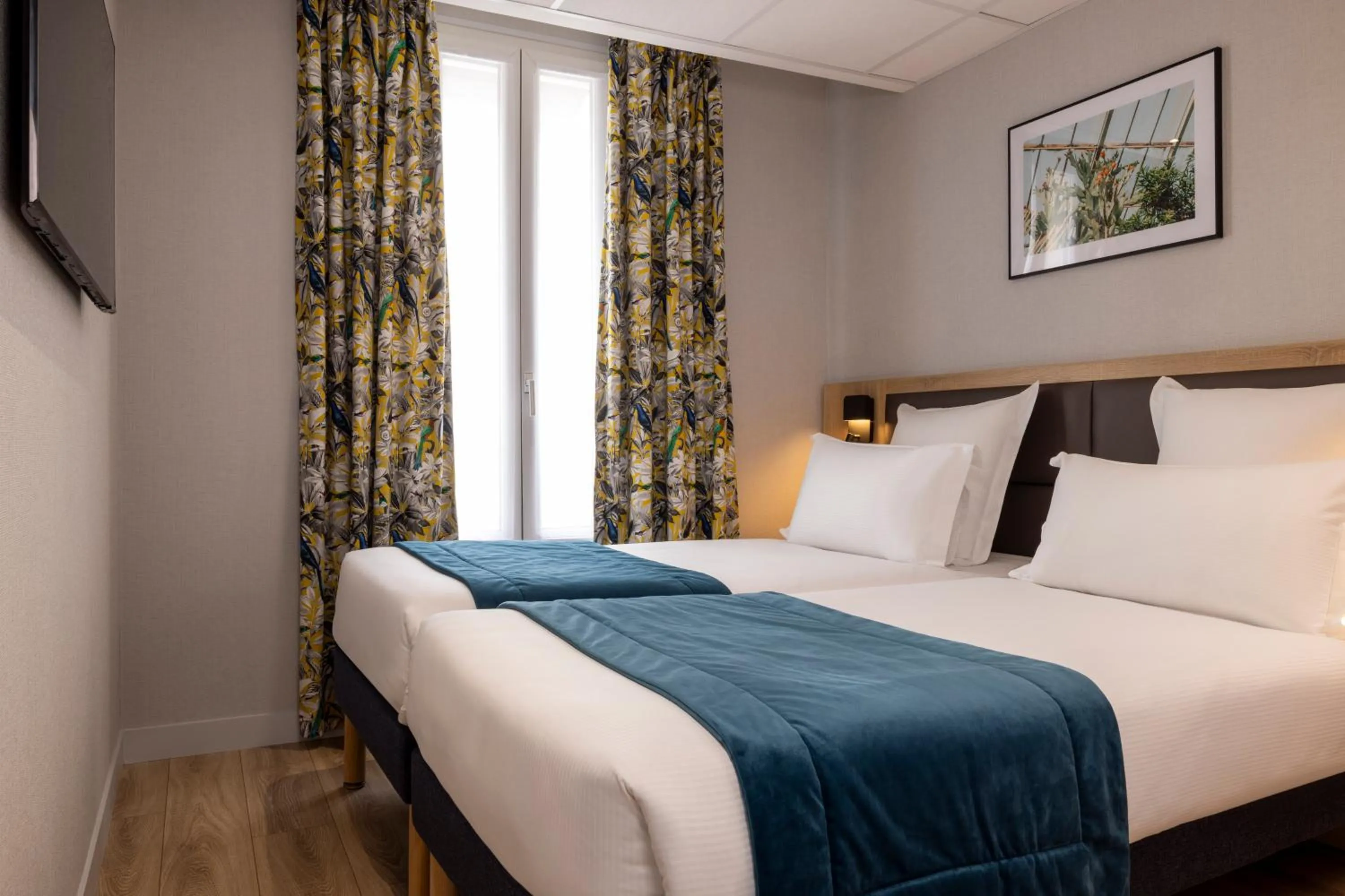 Bed in Hotel Charlemagne