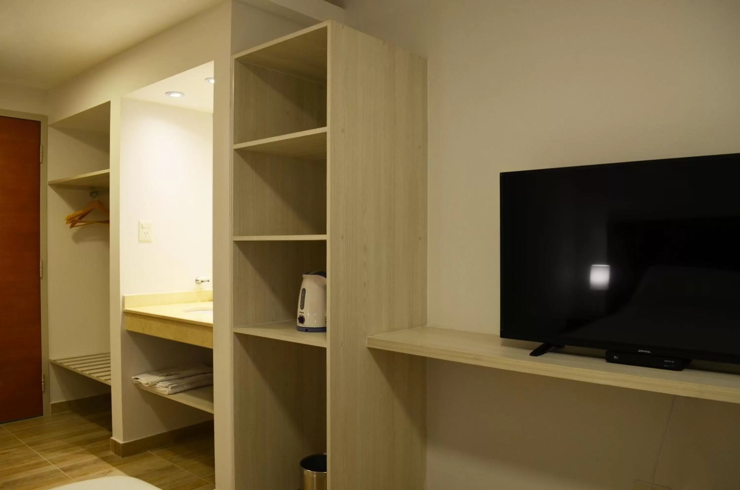 TV and multimedia, TV/Entertainment Center in Hotel Bait