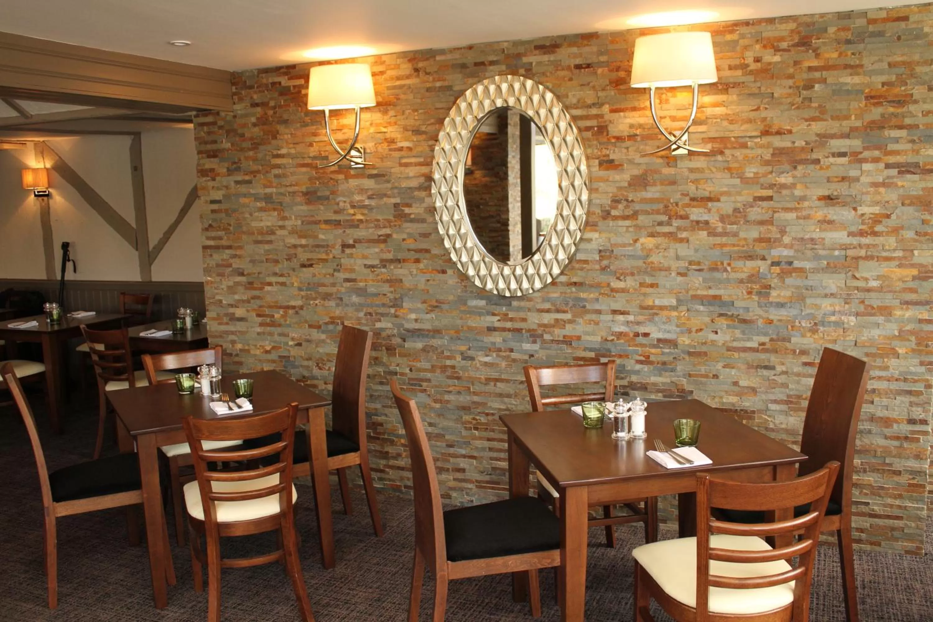 Restaurant/places to eat in The Legacy Rose & Crown Hotel