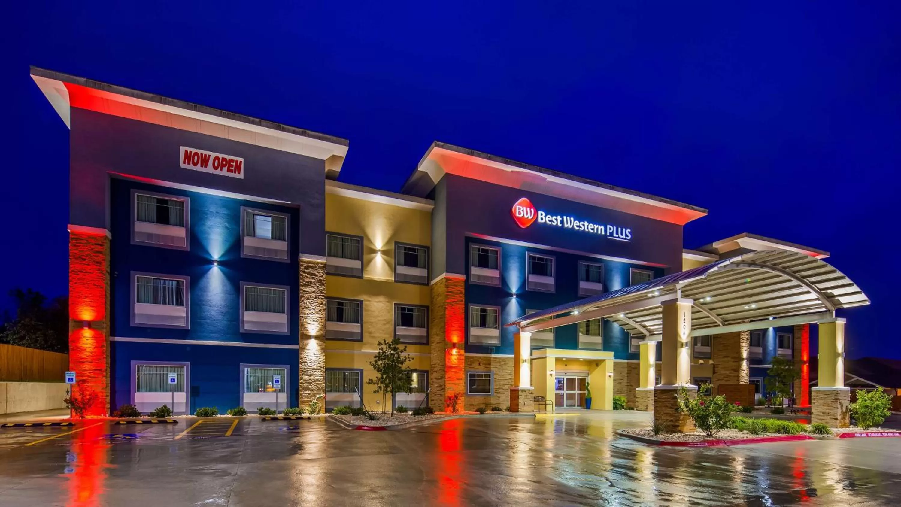 Property building in Best Western Plus Lampasas Inn & Suites