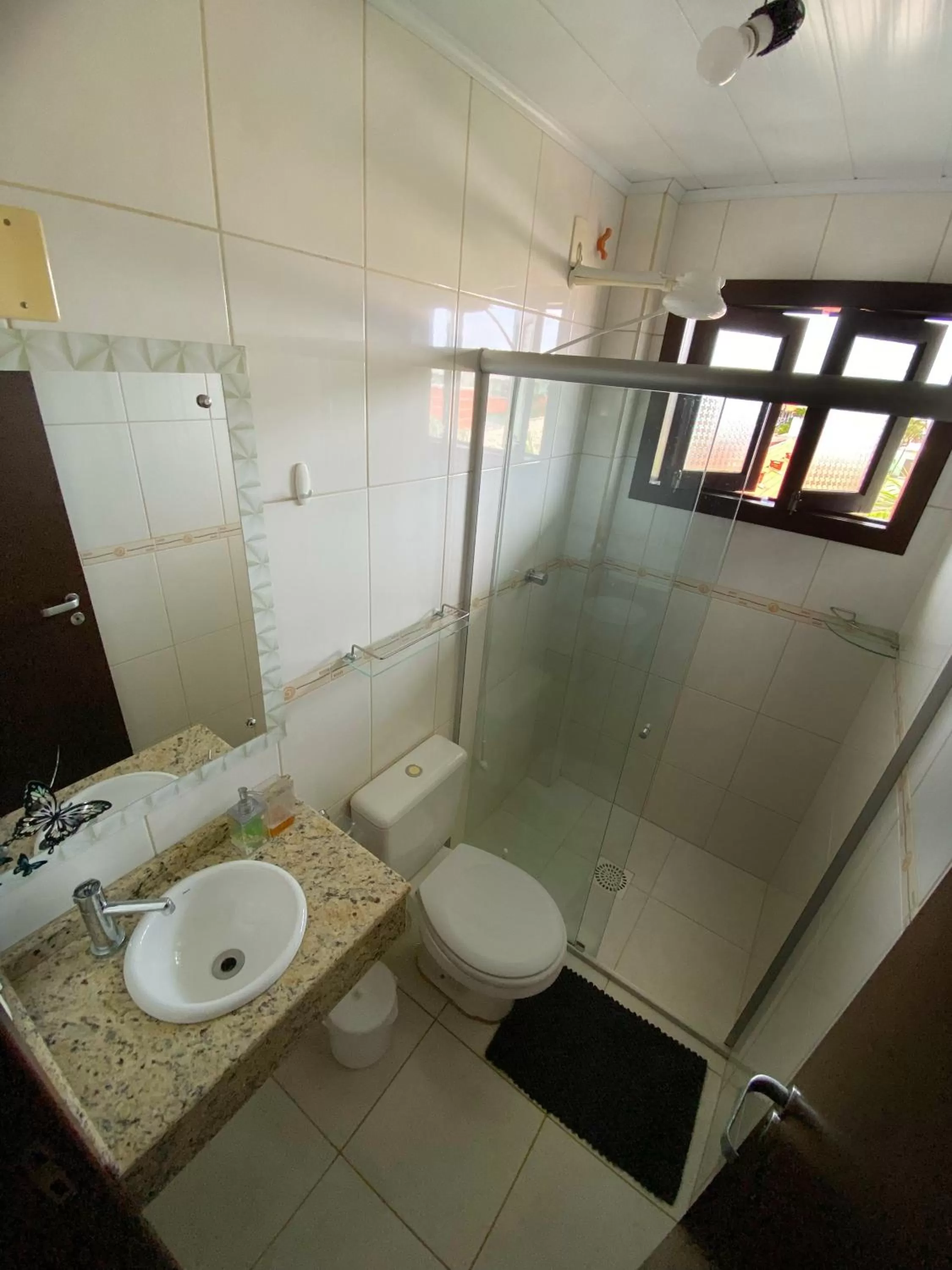 Bathroom in Canto Leste Pousada