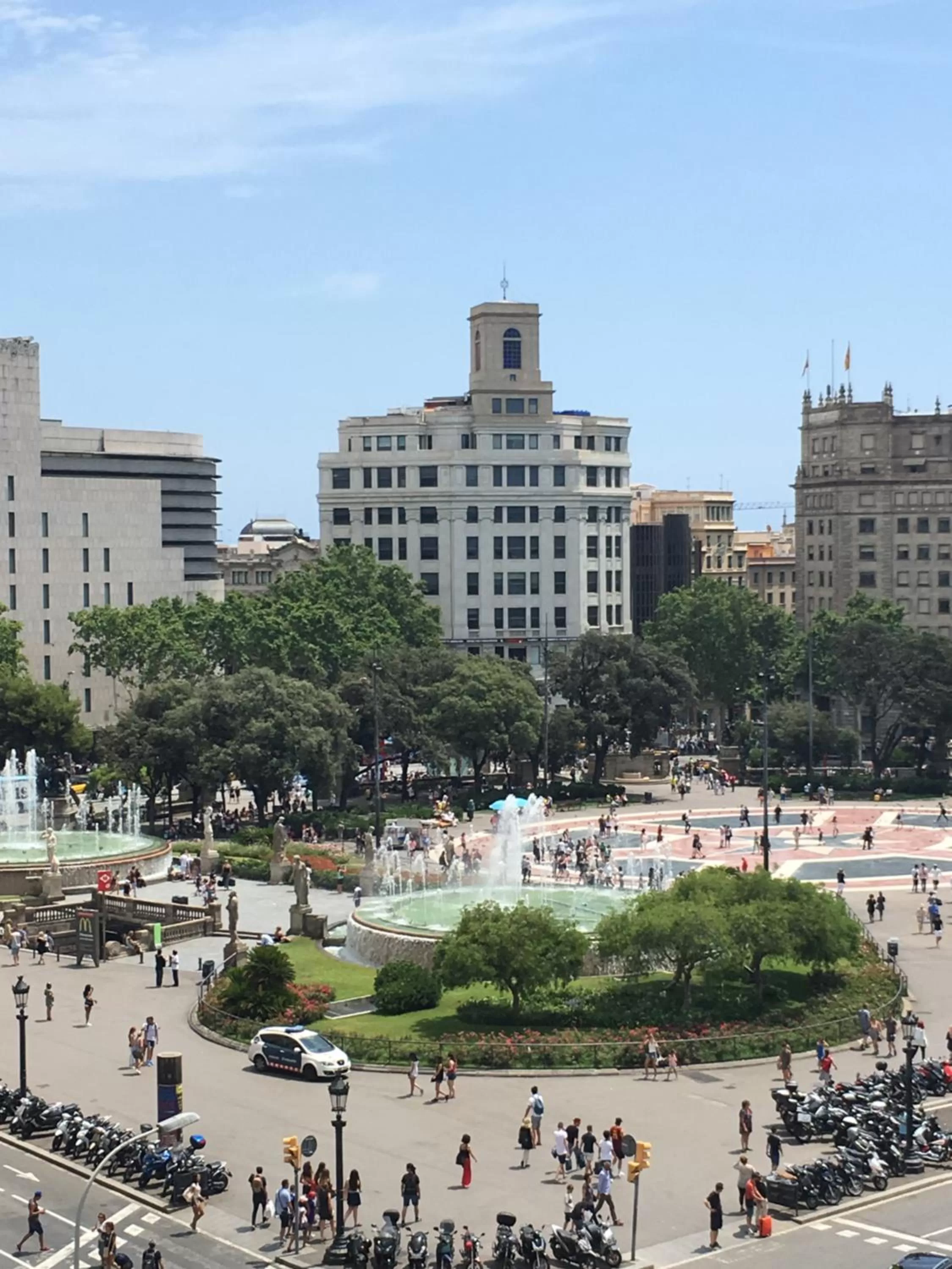 Nearby landmark in Hotel Ginebra