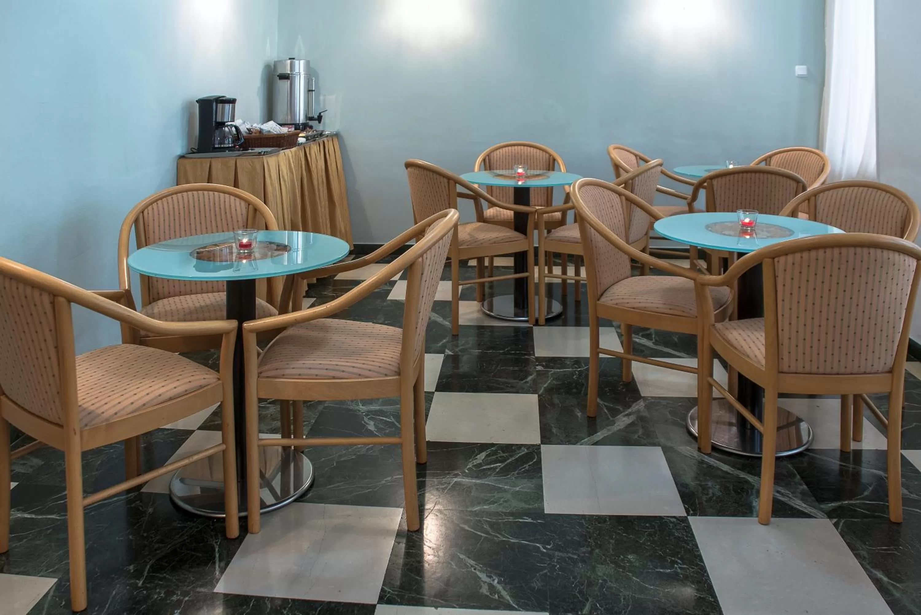 Communal lounge/ TV room in Ares Athens Hotel