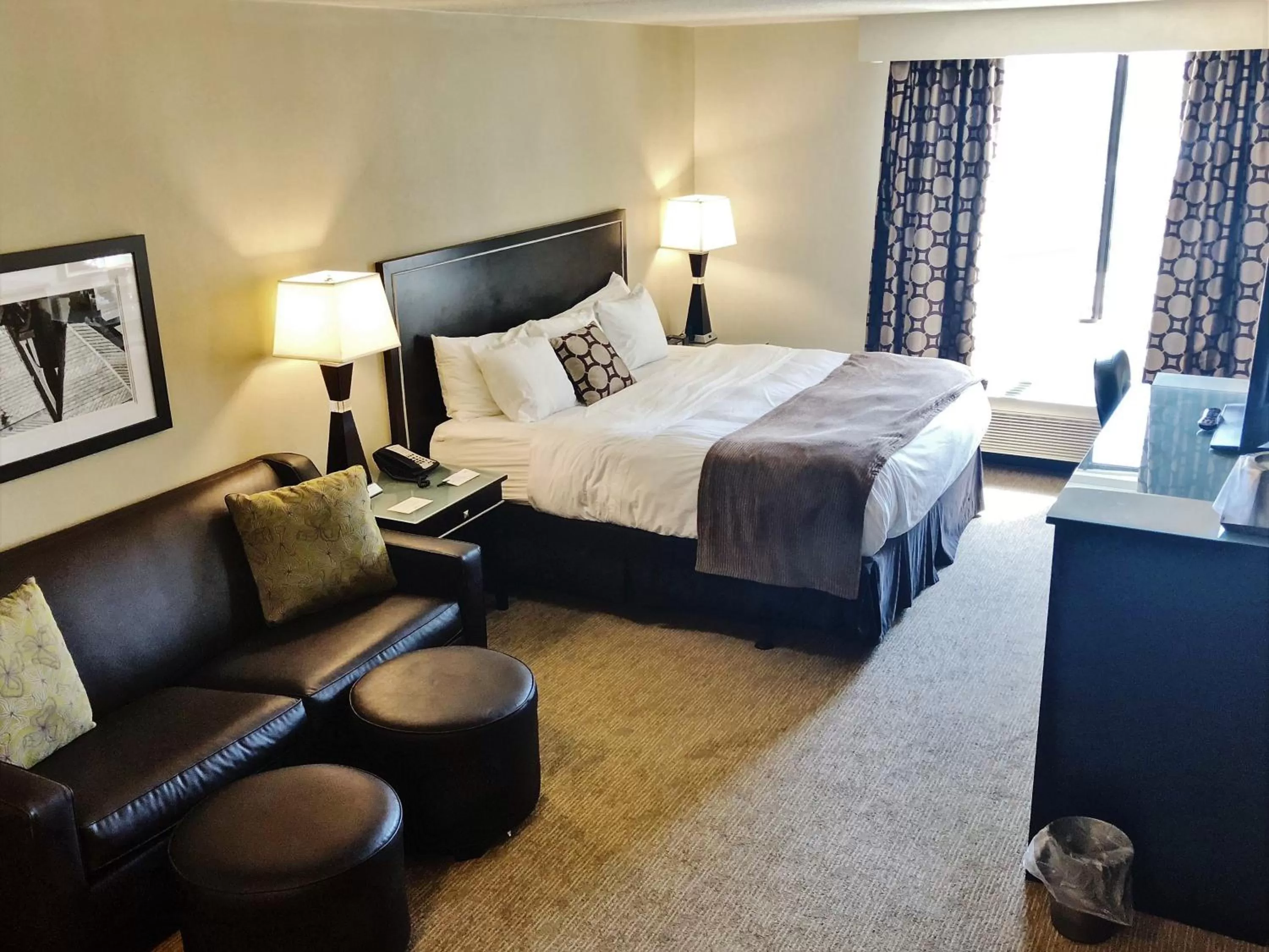 Bedroom, Bed in Radisson Hotel Bismarck