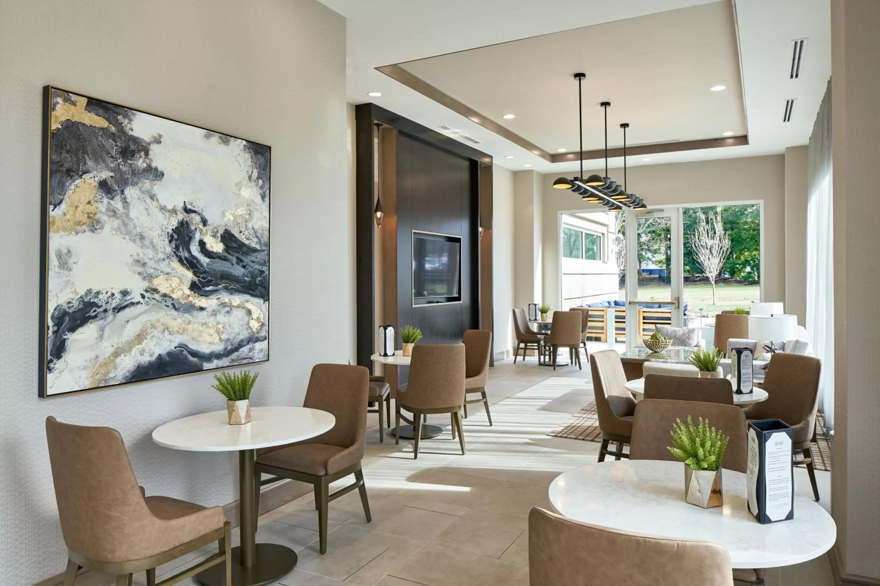 Lounge or bar in Franklin Marriott Cool Springs