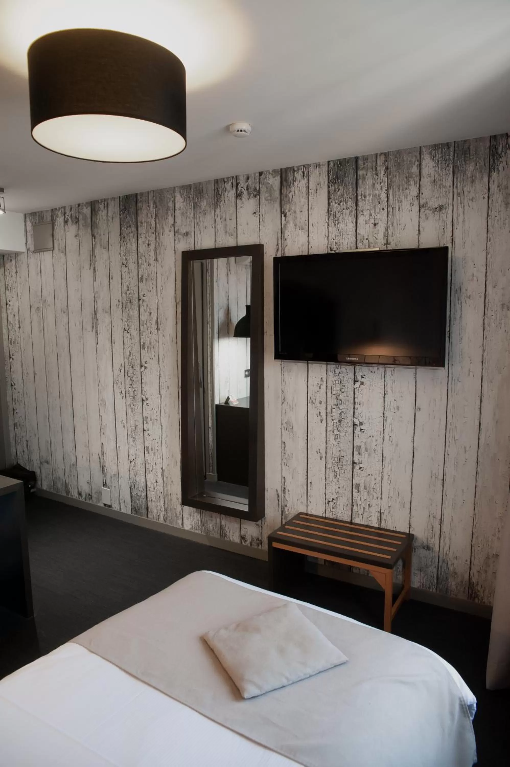 Photo of the whole room, Bed in Nota Bene