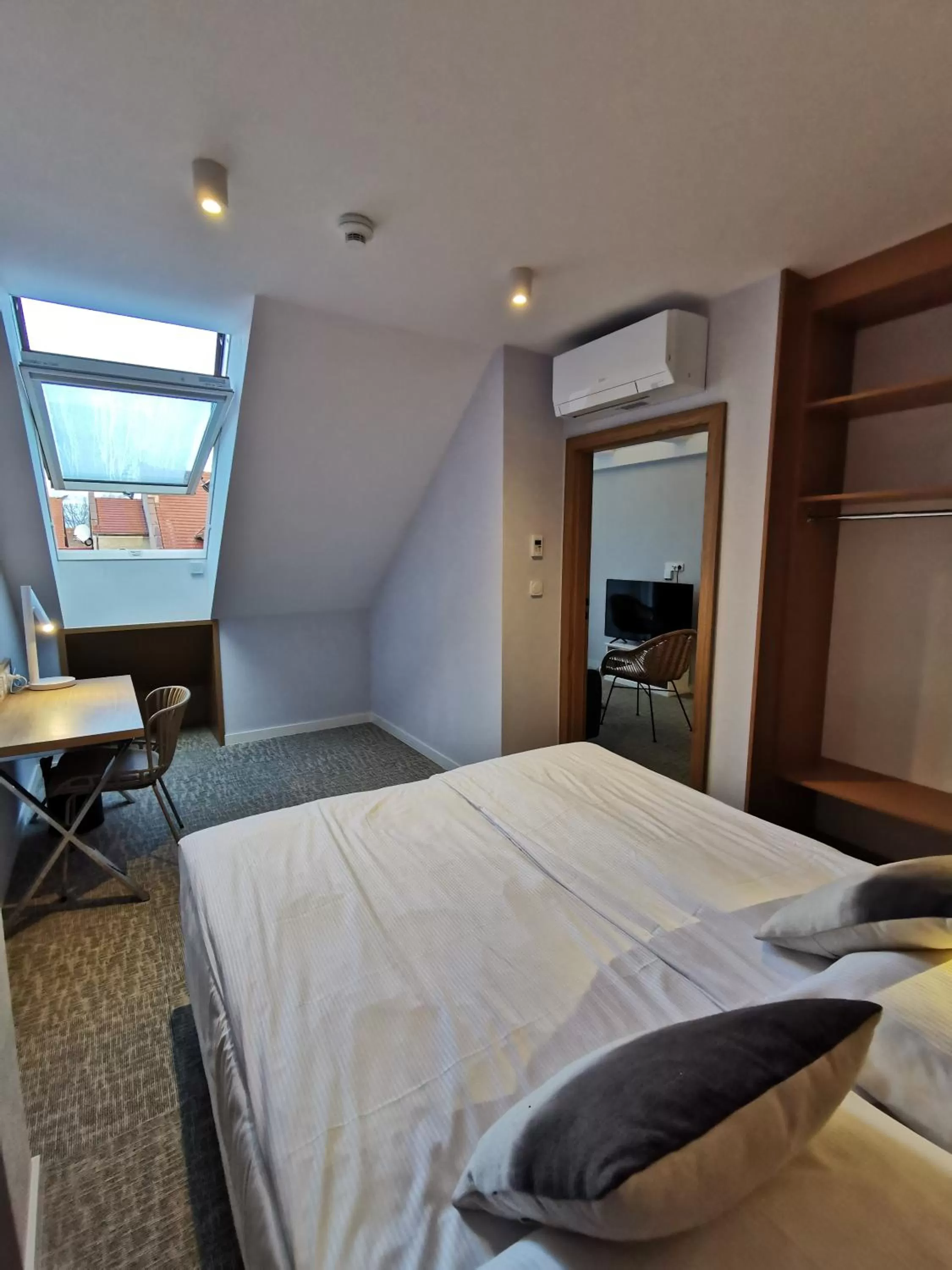 Bed in Hotel Zhong Hua