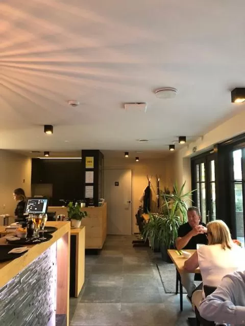 Restaurant/places to eat in B&B Sasput