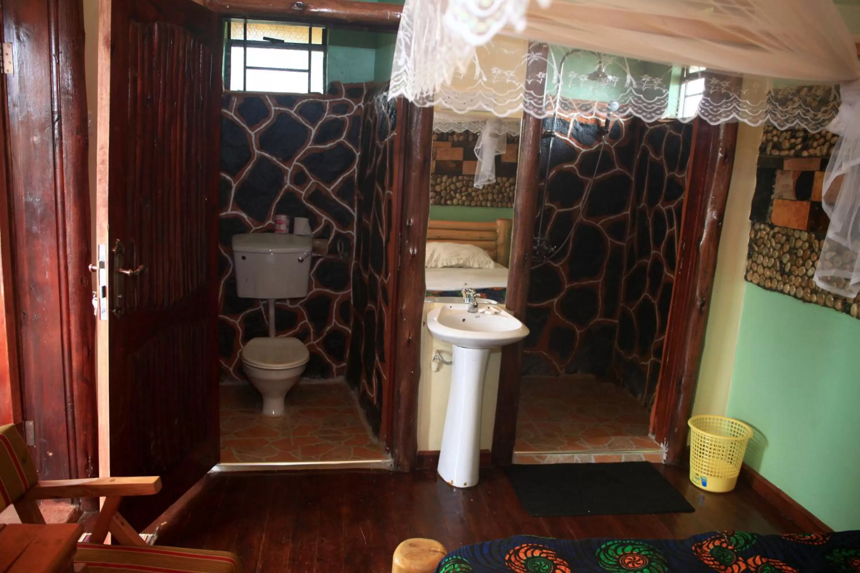 Bathroom in Elite Backpackers Services