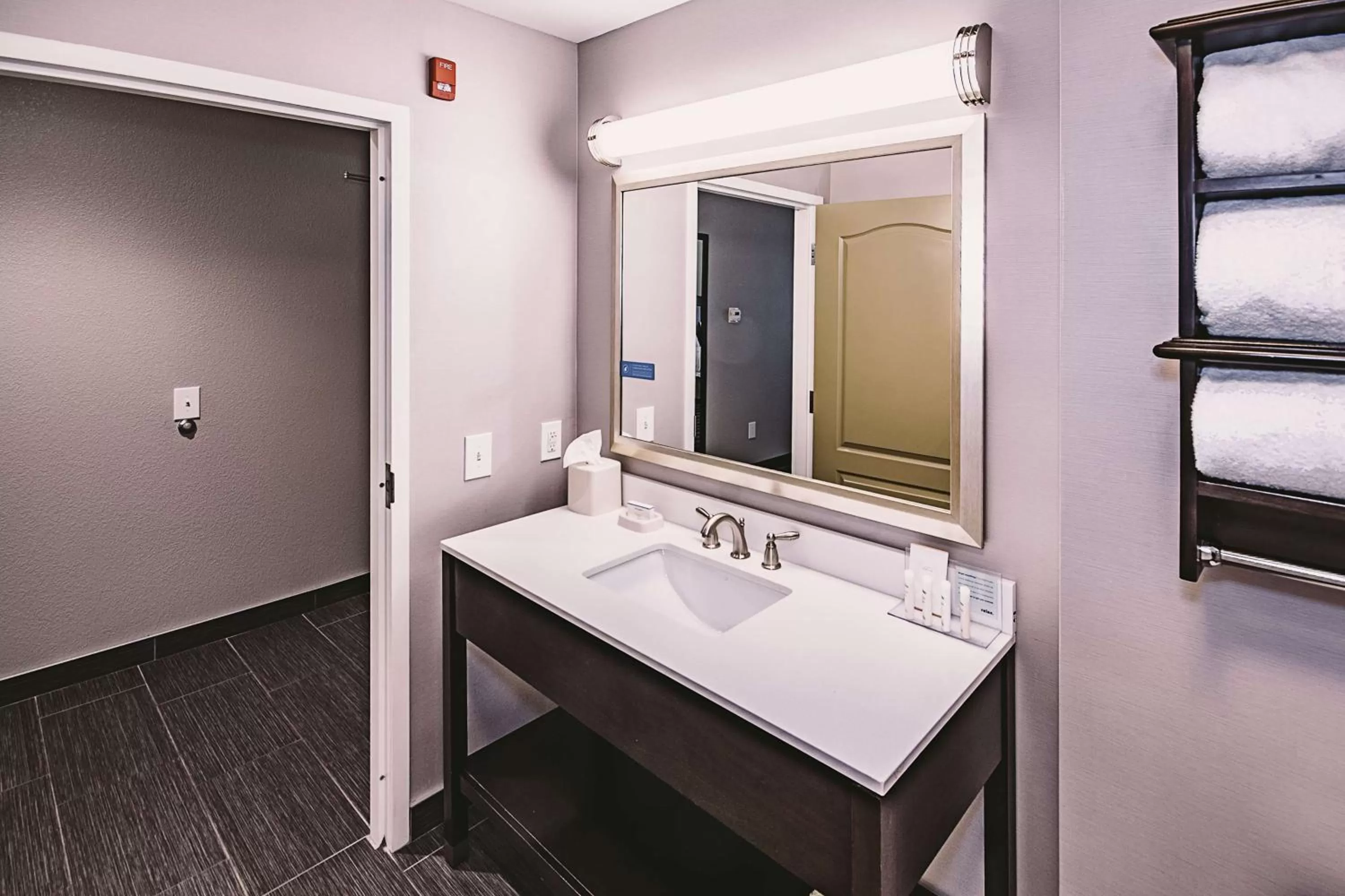 Bathroom in Hampton Inn Niagara Falls/ Blvd