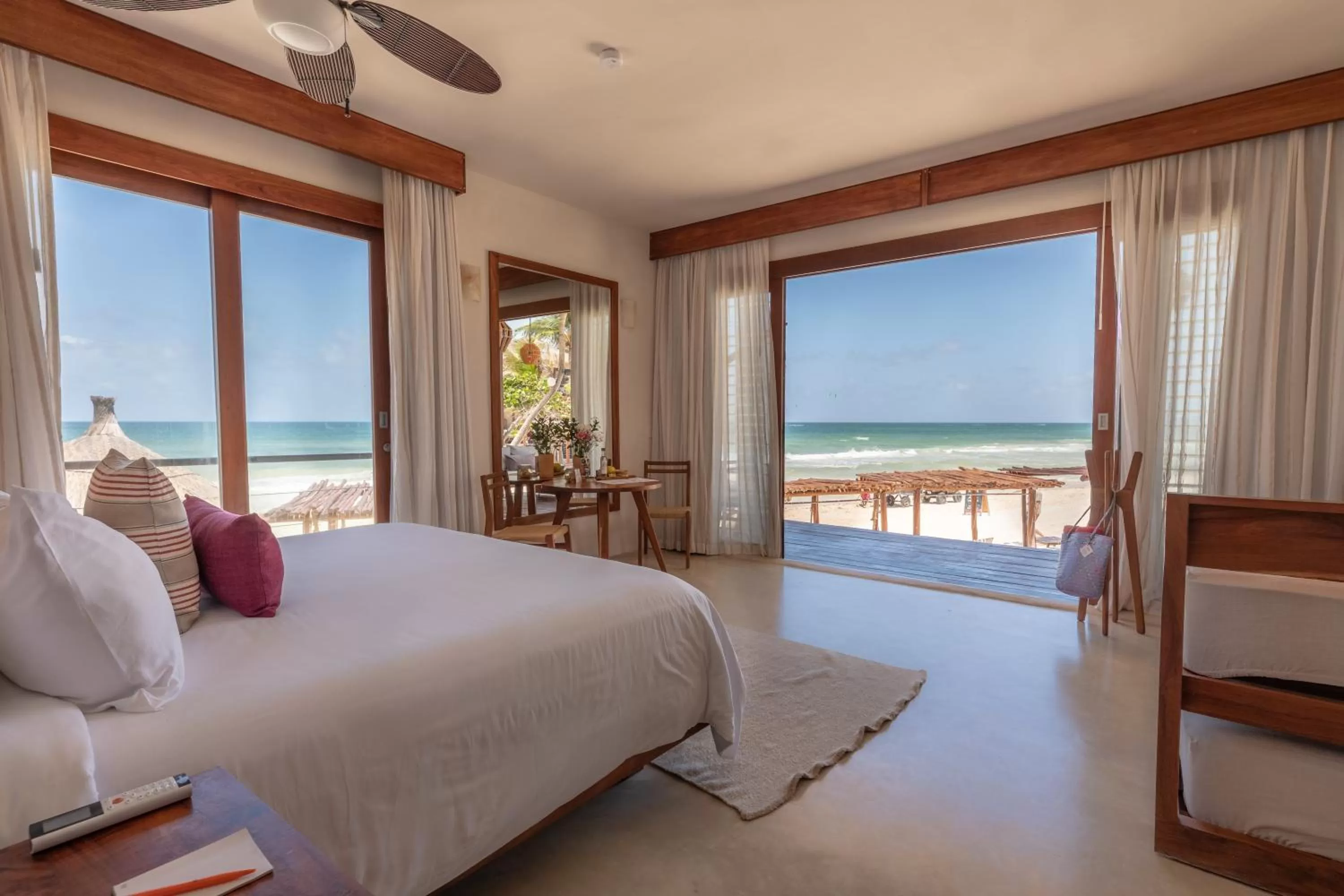 Beachfront ground floor Suite in La Zebra a Colibri Boutique Hotel