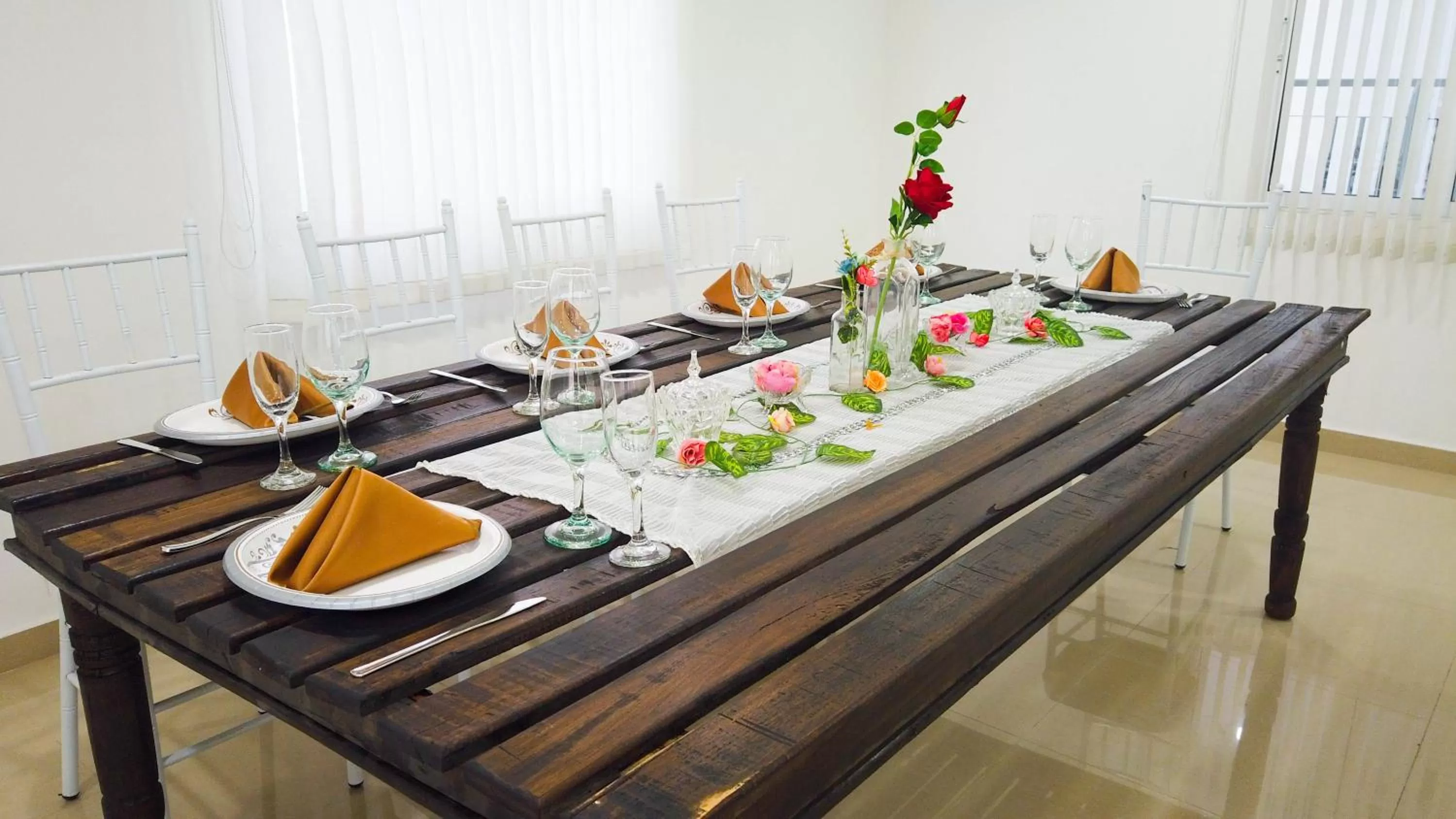 Business facilities, Restaurant/Places to Eat in Hotel Parque de los Novios Inn