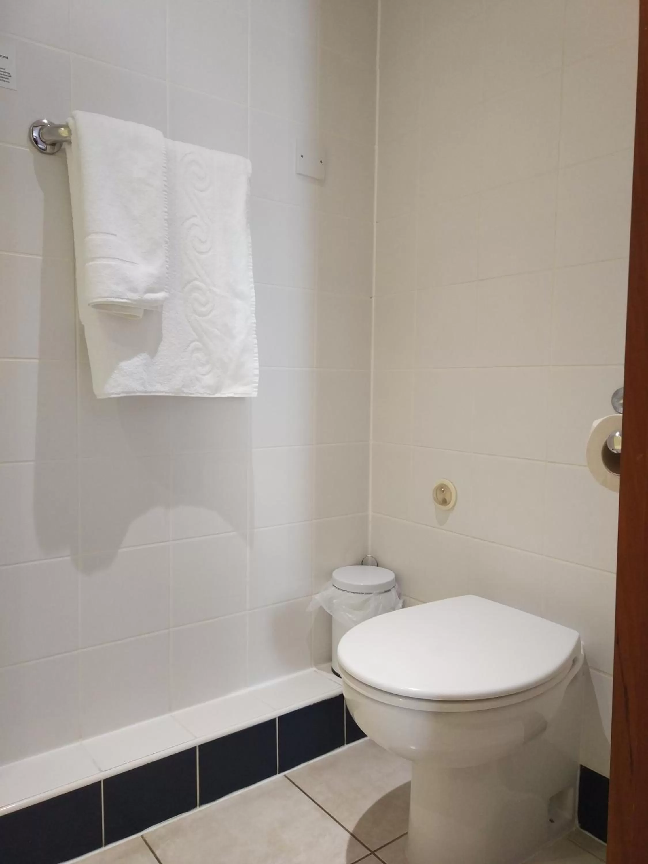 Bathroom in Ramada Cambridge