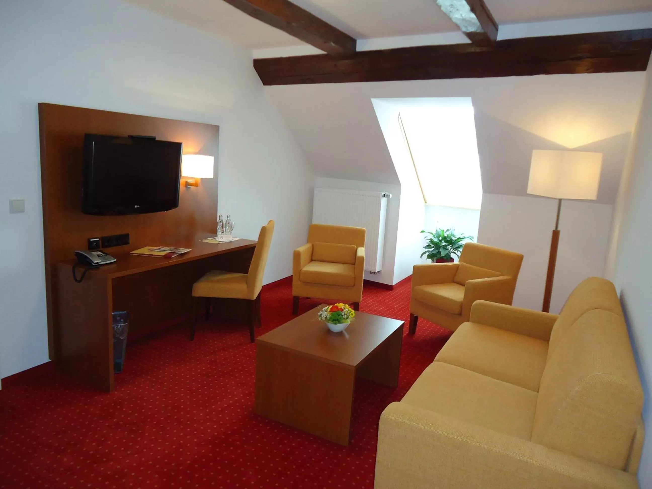 Communal lounge/ TV room, Seating Area in Hotel Gasthof Posthalter