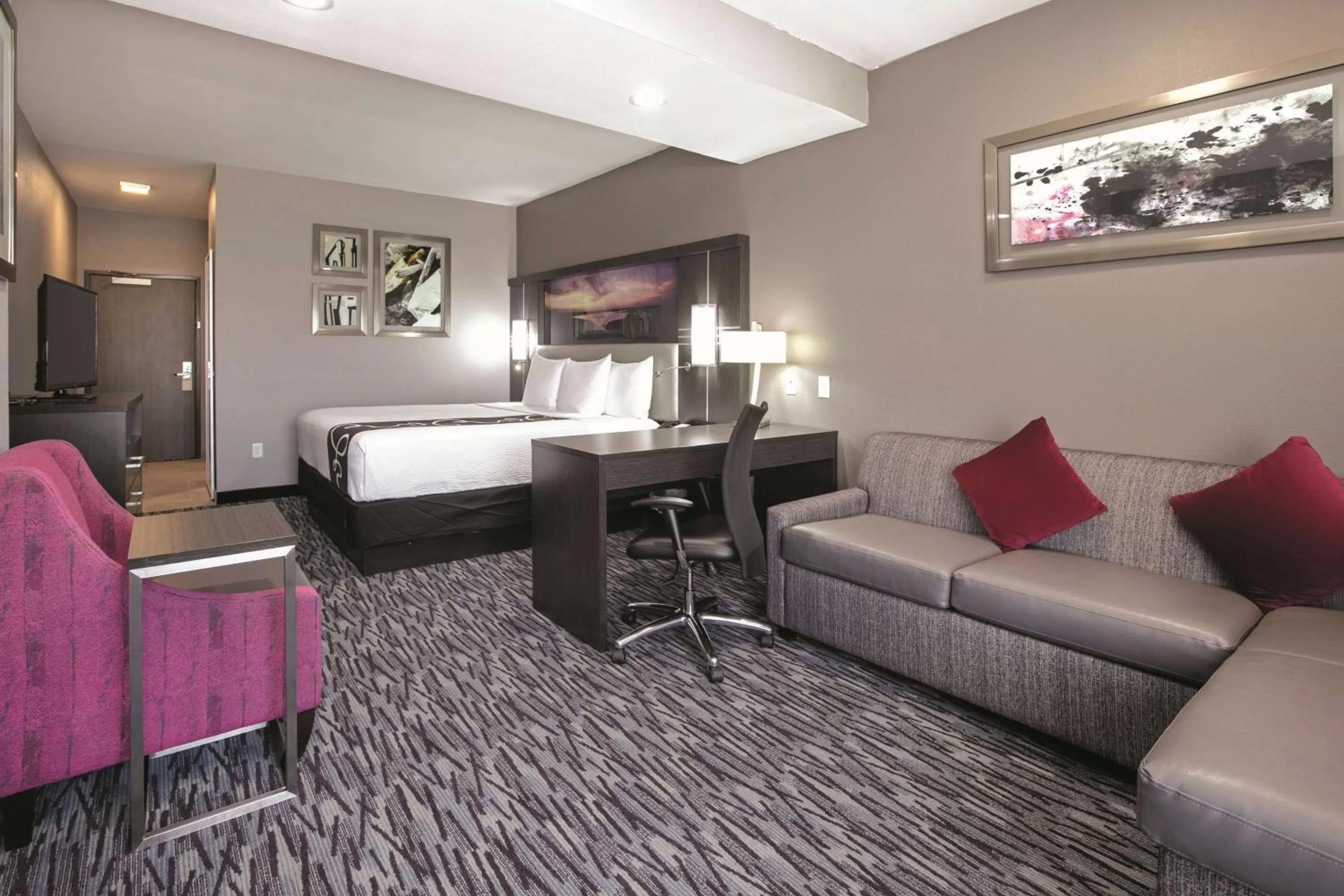 Photo of the whole room in La Quinta by Wyndham Amarillo Airport