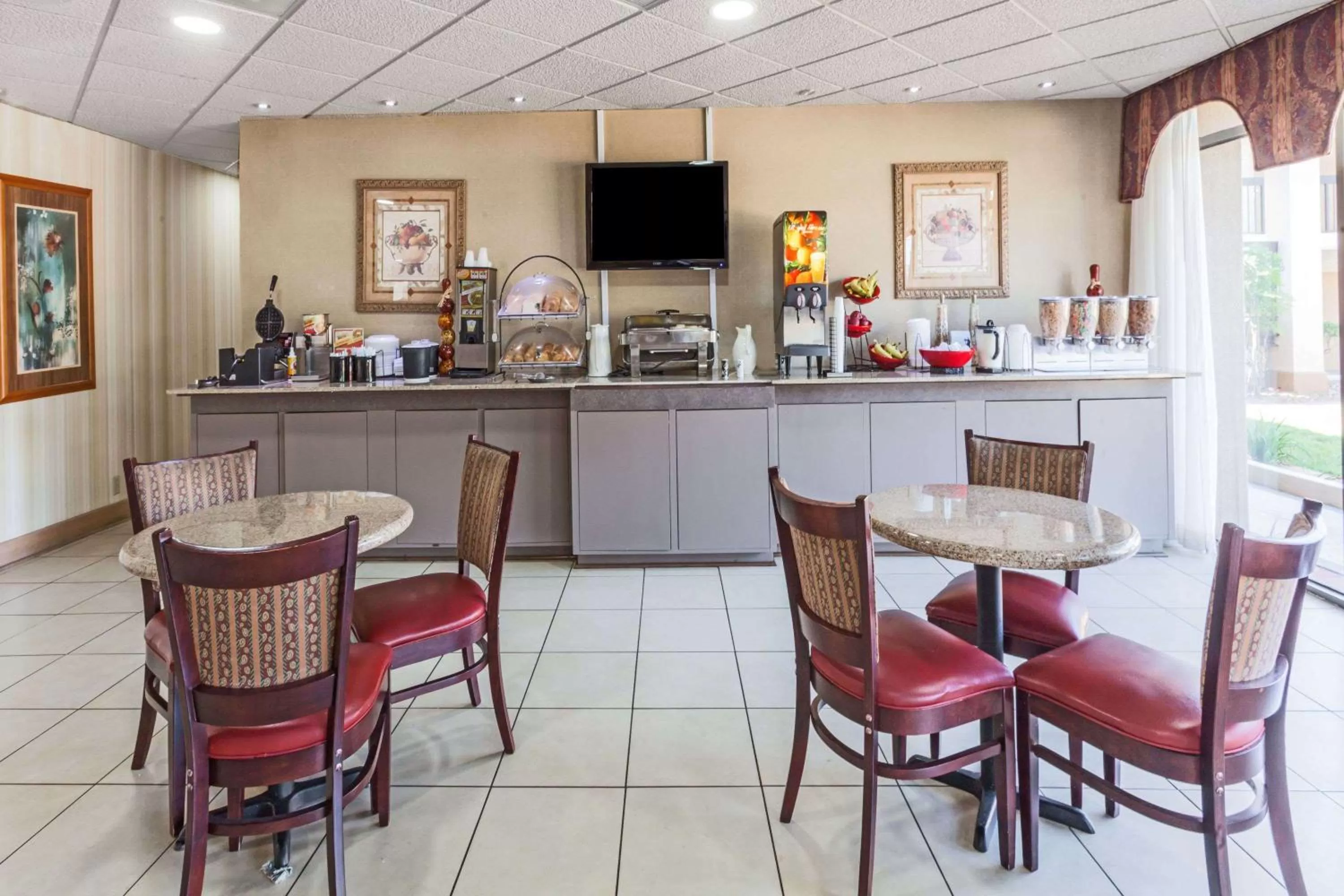 Restaurant/places to eat in Ramada by Wyndham Lebanon