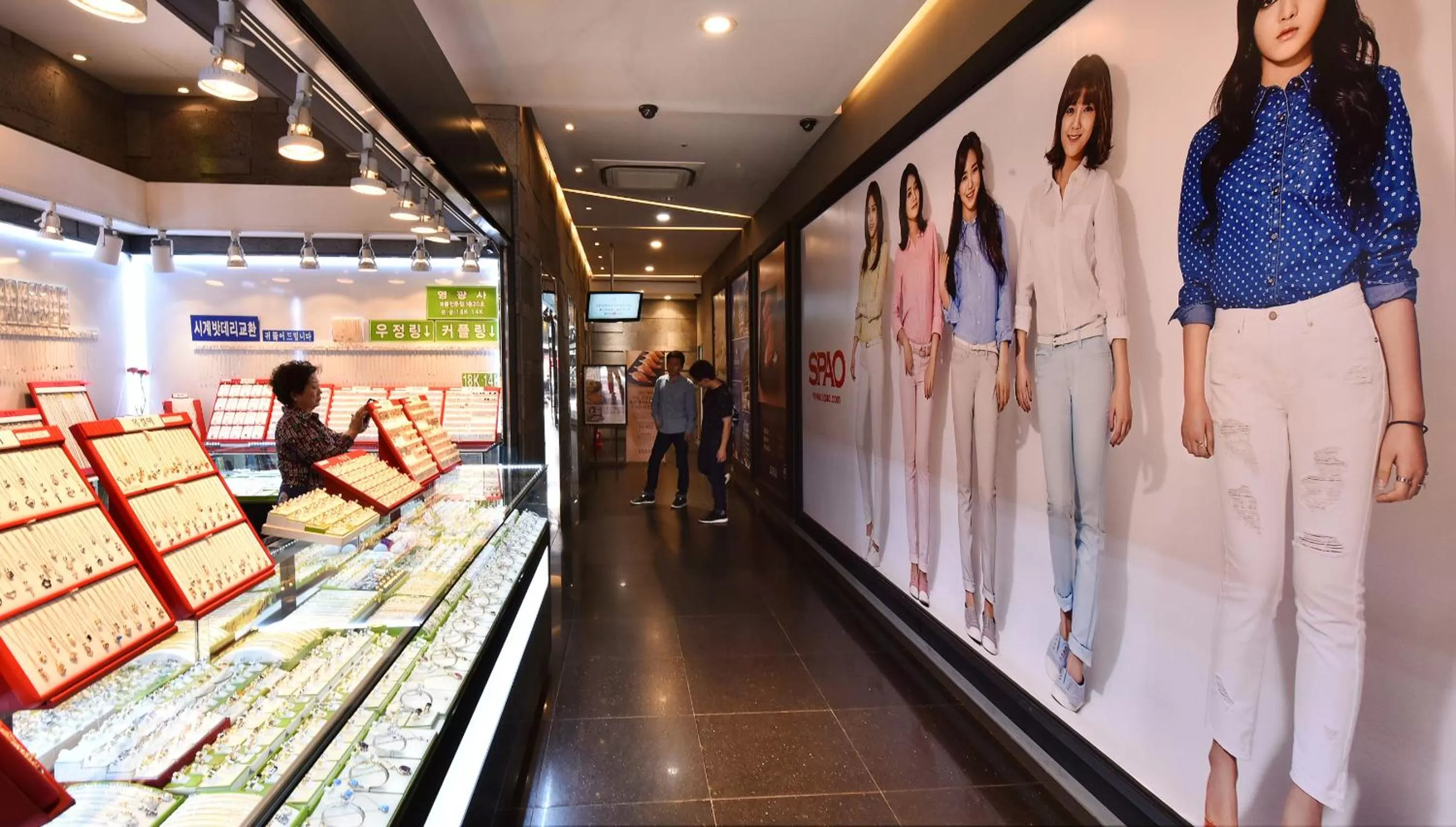 Facade/entrance in Hotel Skypark Myeongdong 1