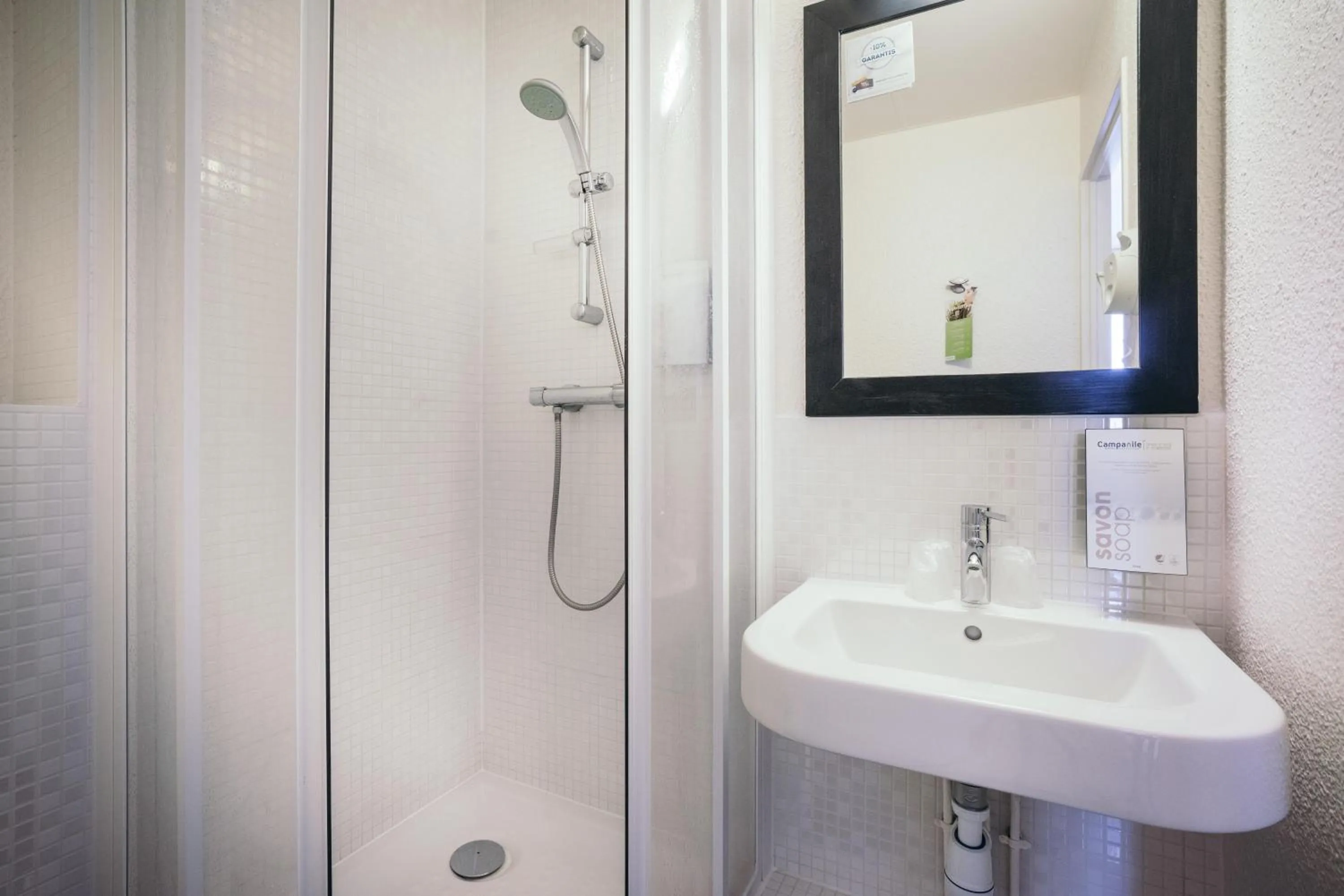 Photo of the whole room in Campanile Créteil Centre