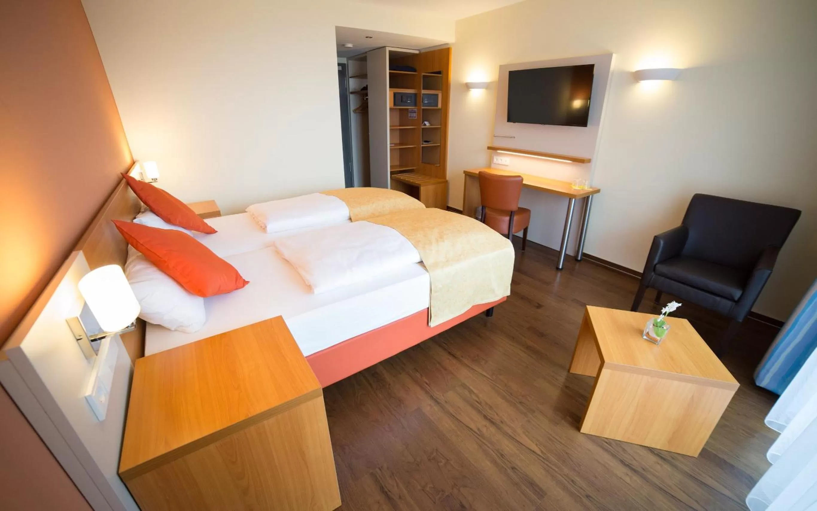 Photo of the whole room, Bed in Berghotel Tambach