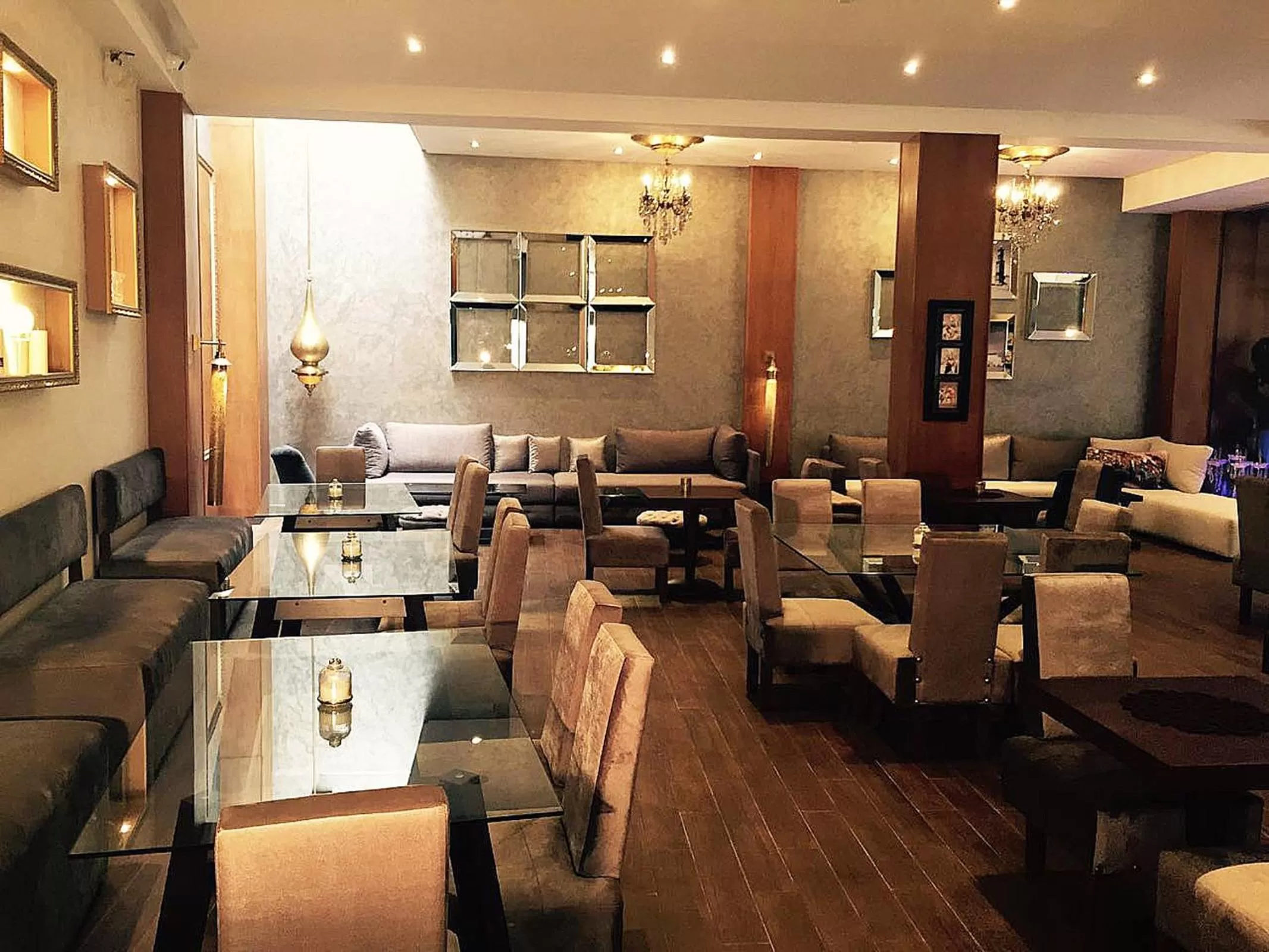 Restaurant/places to eat in The Seven Hotel