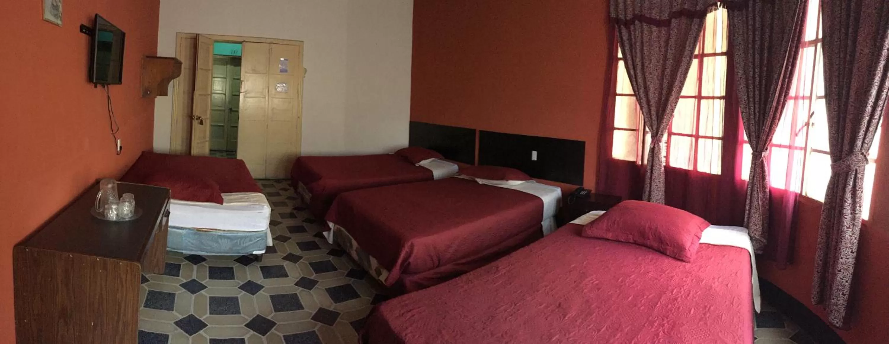 Photo of the whole room, Bed in Hotel Mayesstic