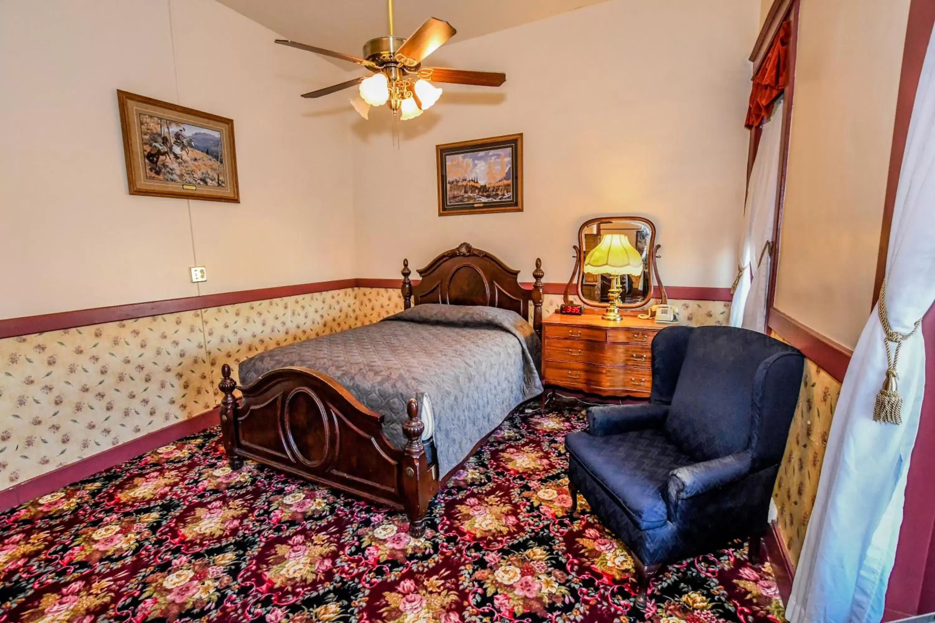 Queen Room in Irma Hotel Queen Room in Irma Hotel