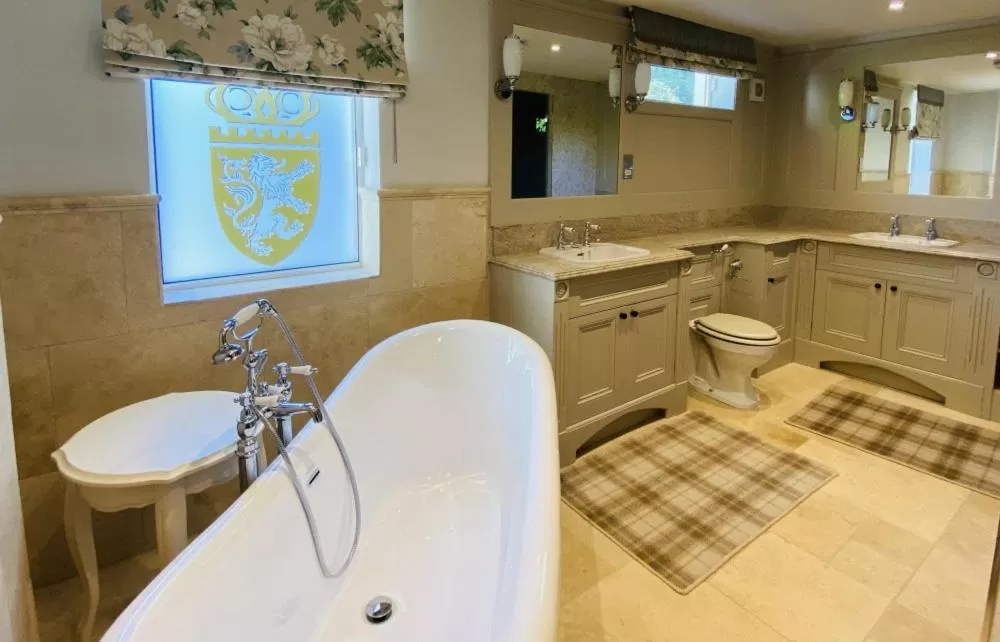 Bathroom in Crossbasket Castle, Hotel & Restaurant