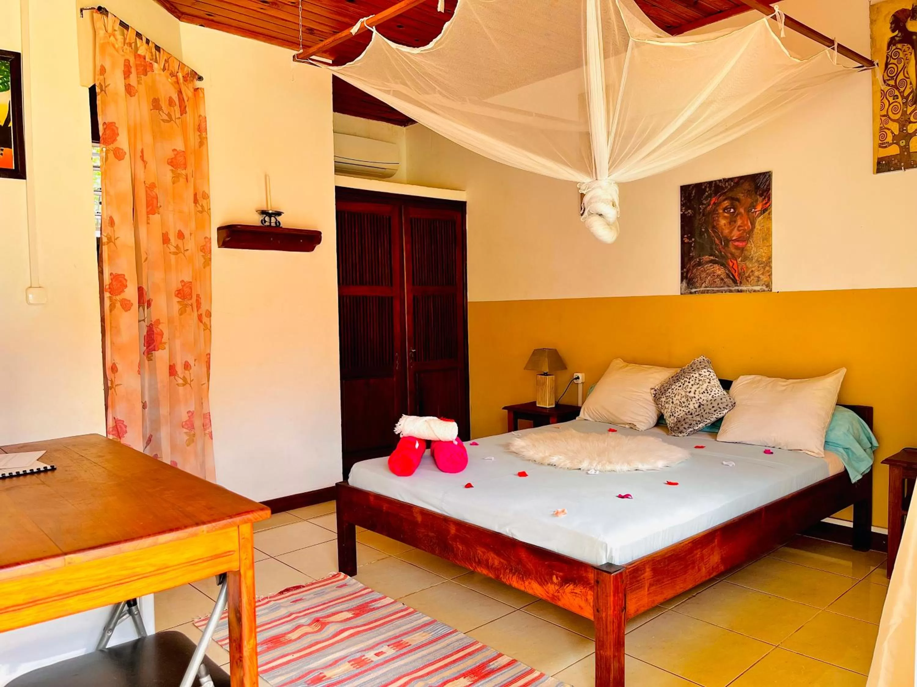 Bedroom, Bed in Régina Lodge Diégo Suarez Madagascar